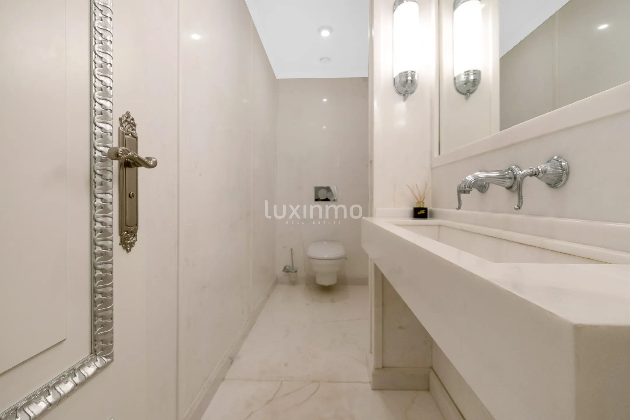 Spectacular front line beach villa in Albir — photo 38