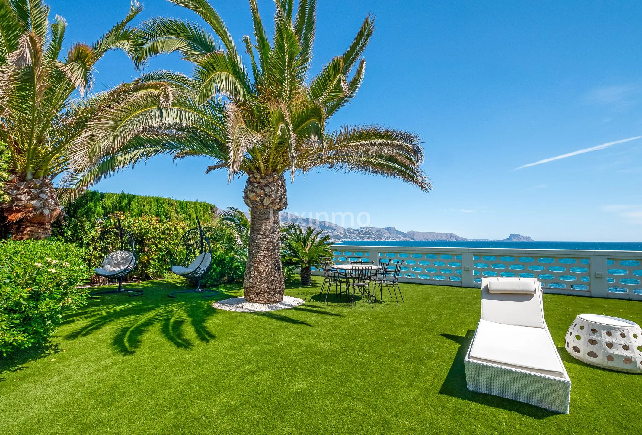 Spectacular front line beach villa in Albir — photo 4