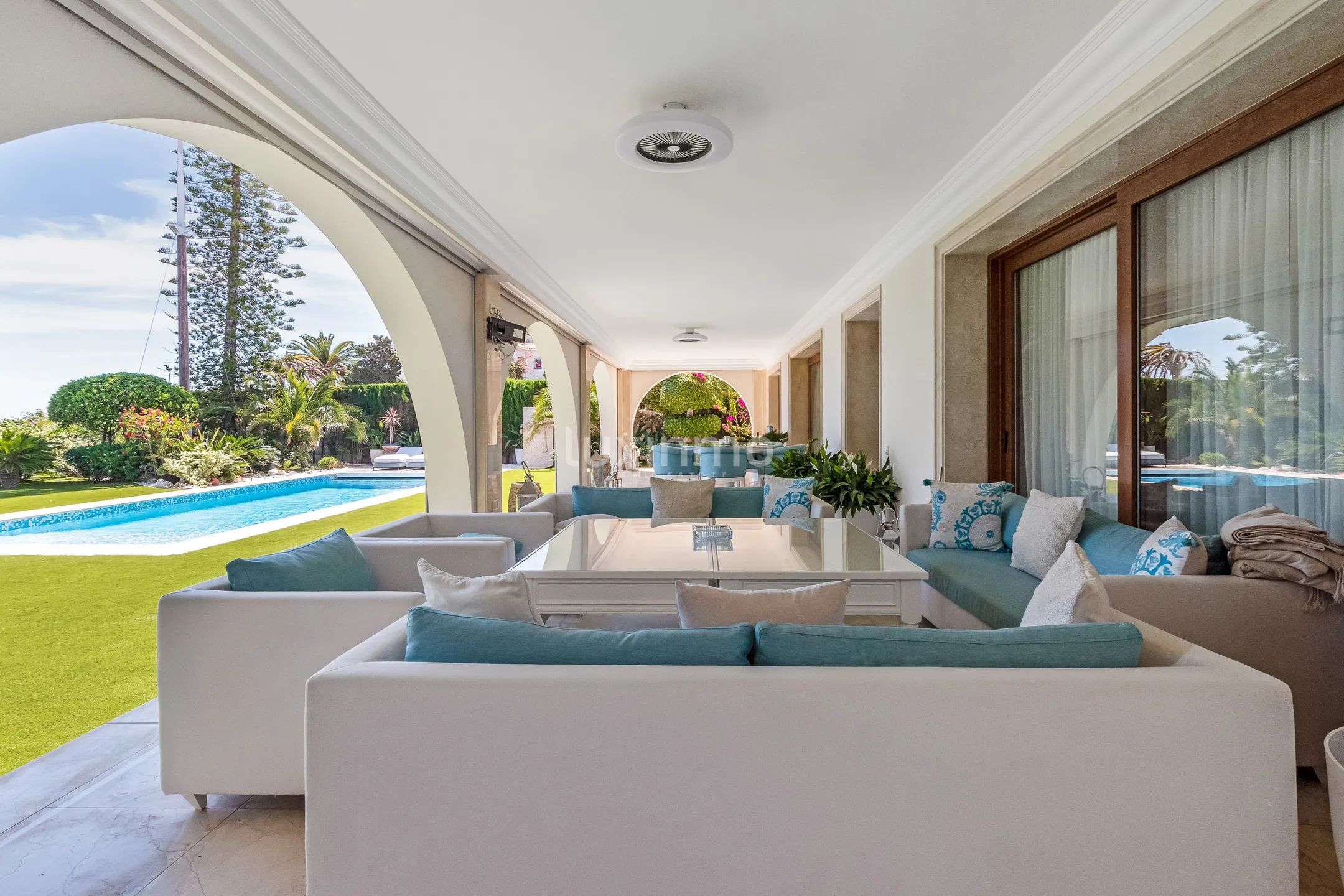Spectacular front line beach villa in Albir — photo 11