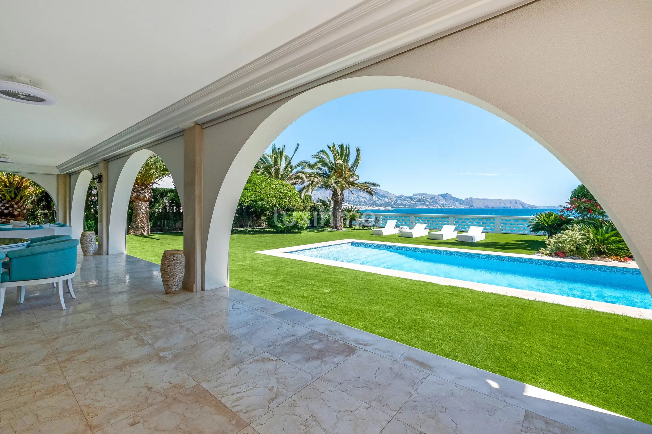 Spectacular front line beach villa in Albir — photo 6