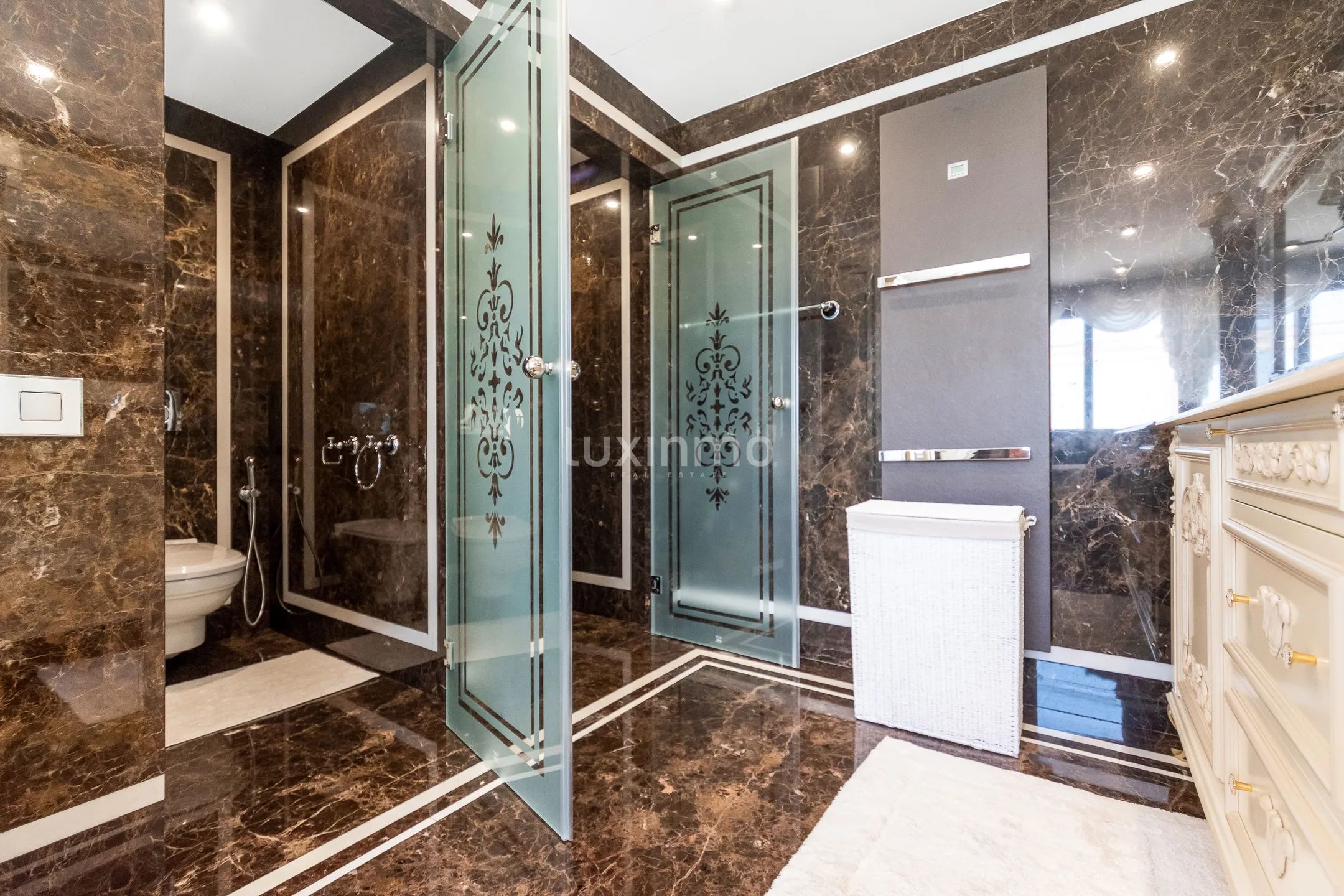 Spectacular front line beach villa in Albir — photo 31