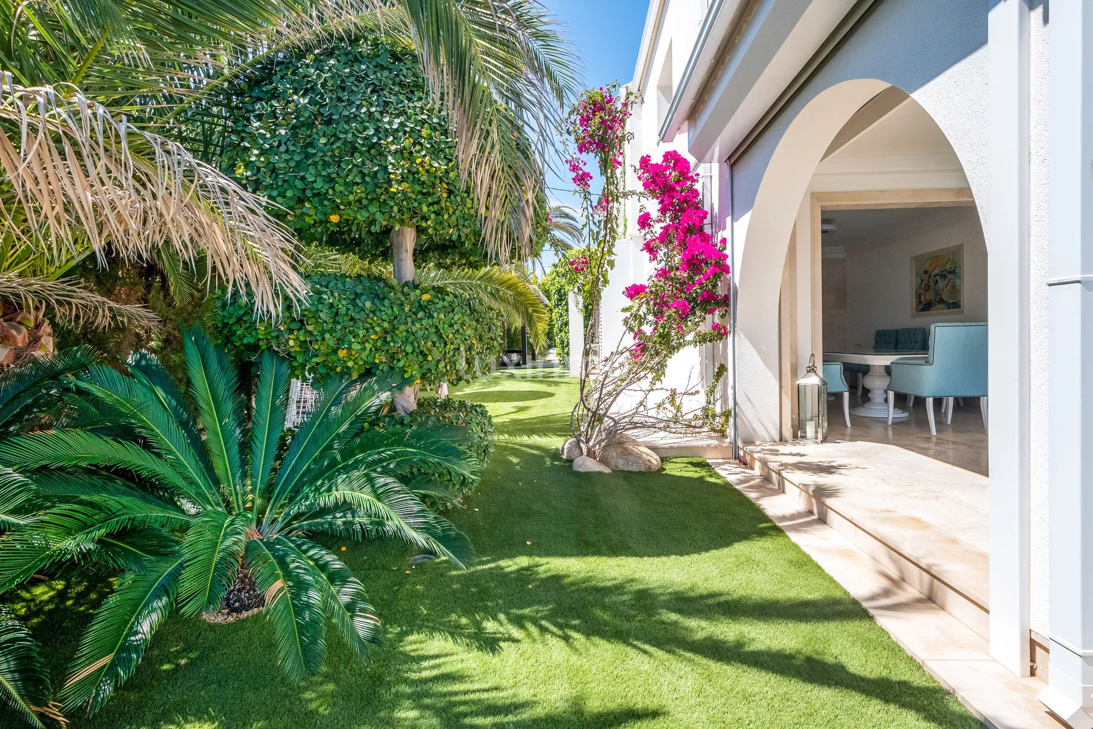 Spectacular front line beach villa in Albir — photo 8
