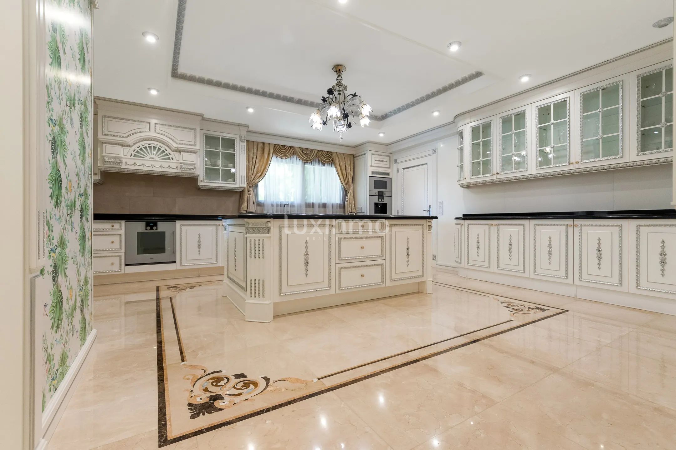 Spectacular front line beach villa in Albir — photo 43