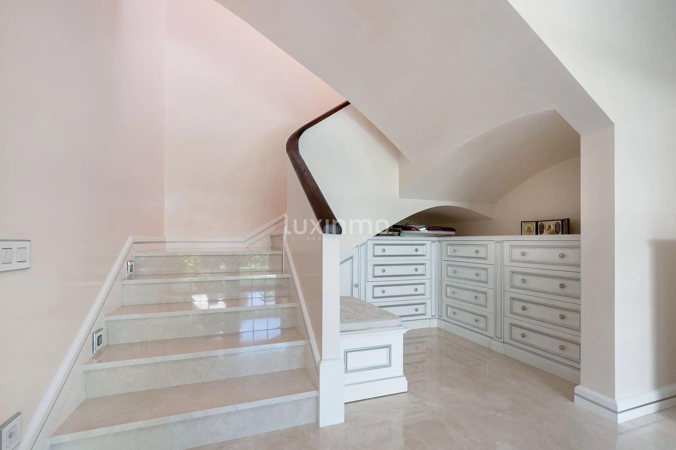 Spectacular front line beach villa in Albir — photo 37