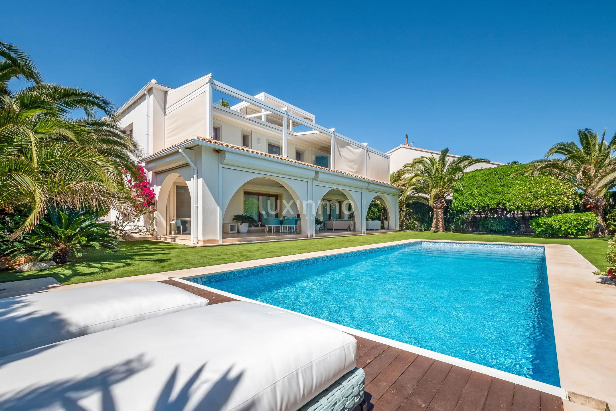 Spectacular front line beach villa in Albir — photo 1