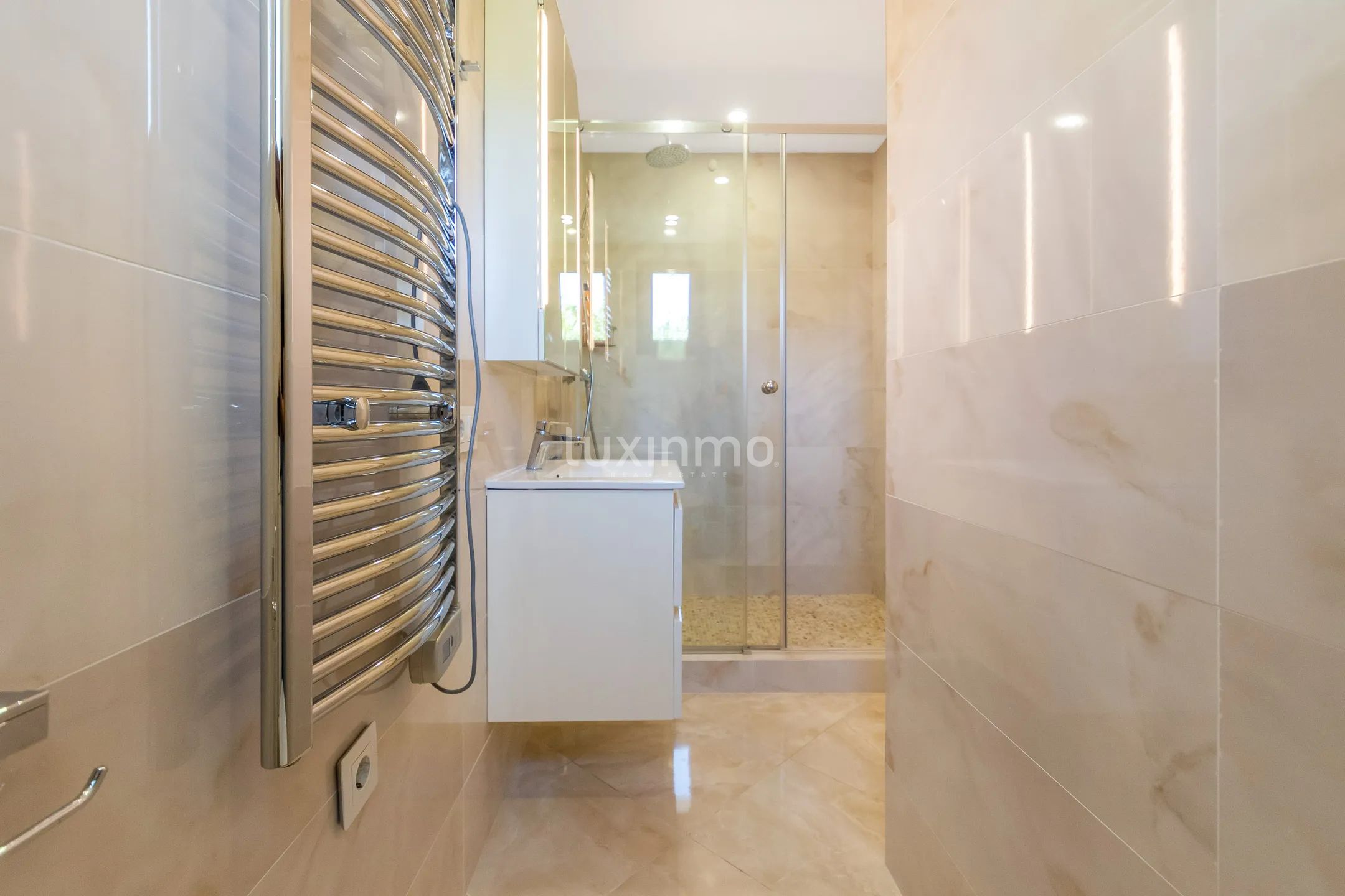 Spectacular front line beach villa in Albir — photo 49
