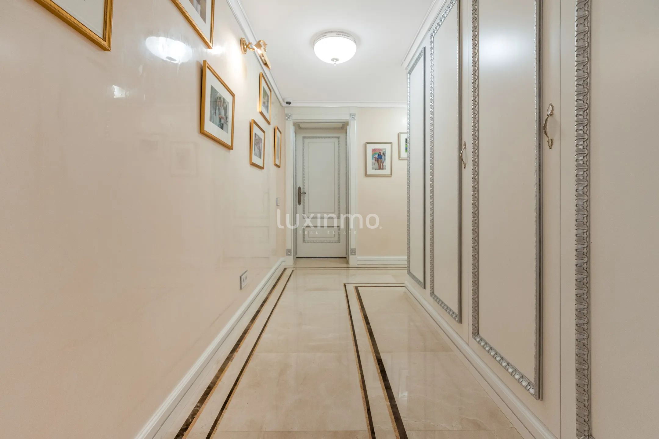 Spectacular front line beach villa in Albir — photo 34