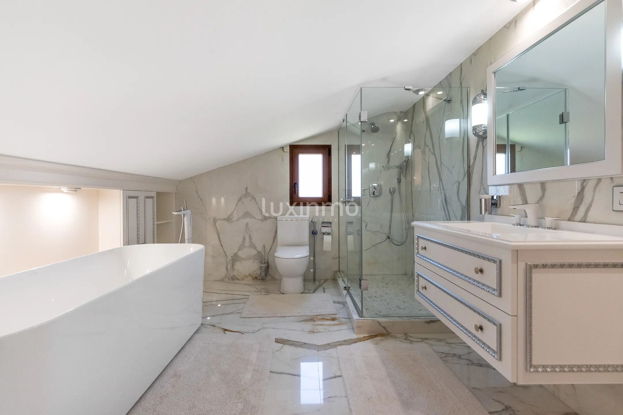 Spectacular front line beach villa in Albir — photo 17