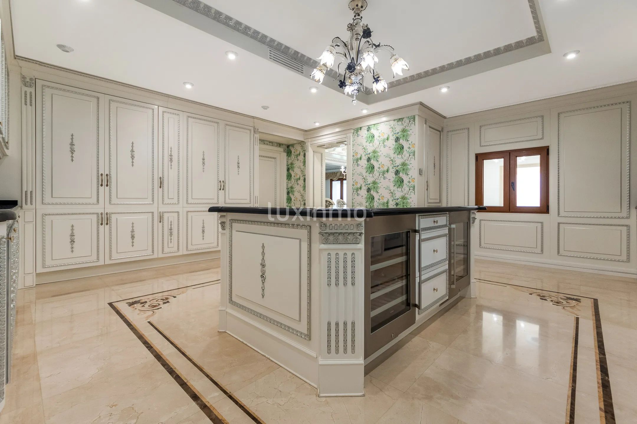 Spectacular front line beach villa in Albir — photo 44