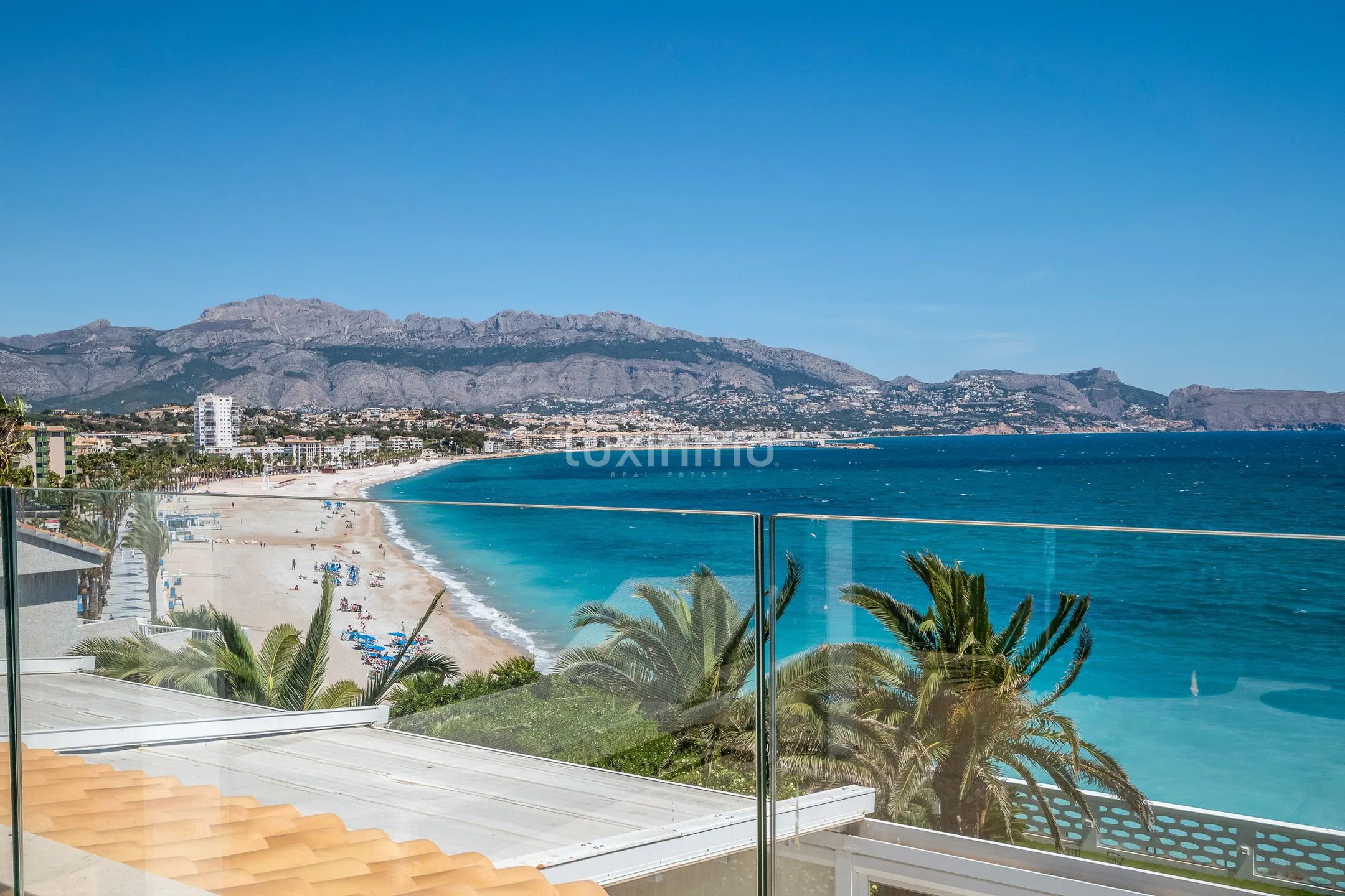 Spectacular front line beach villa in Albir — photo 51