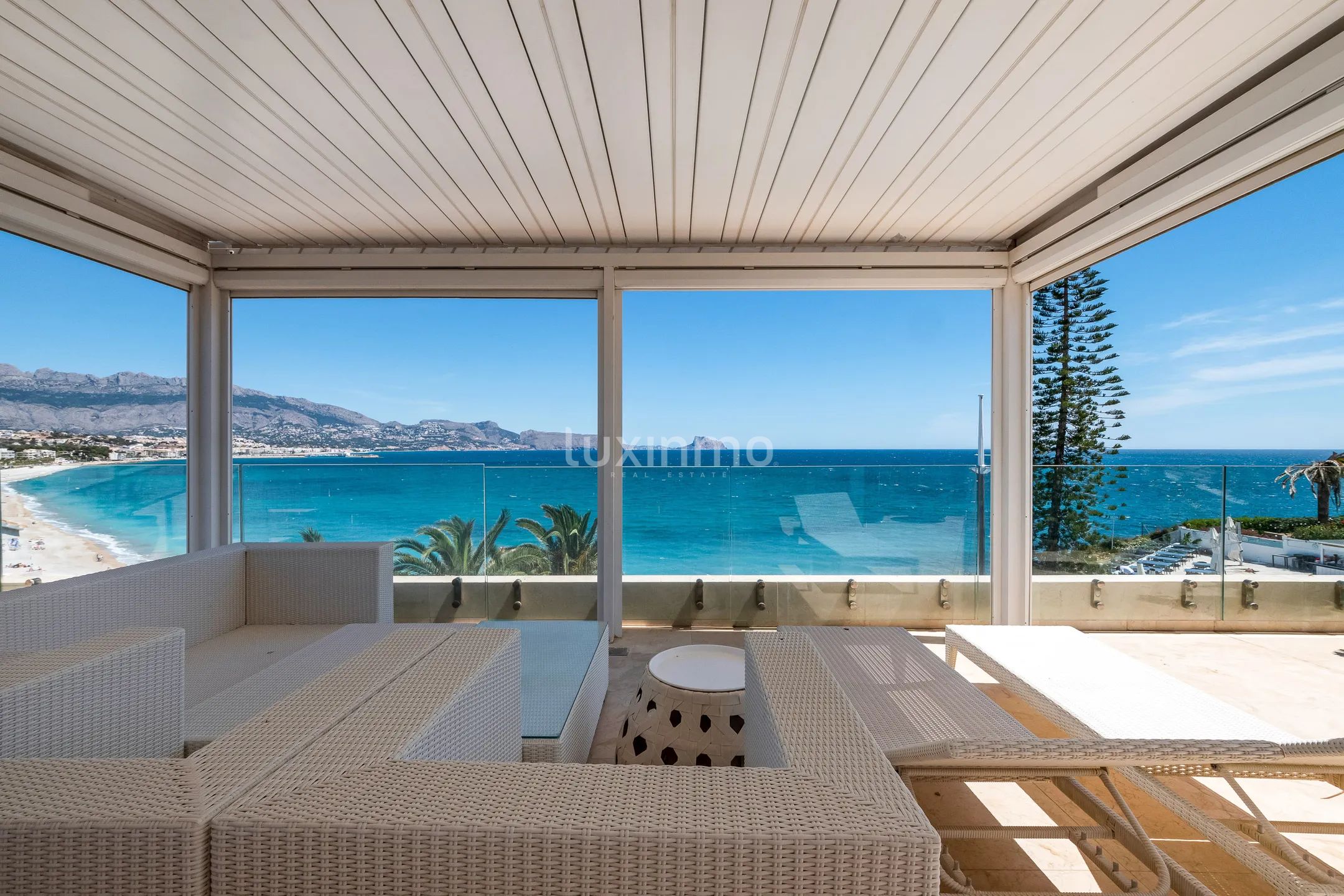 Spectacular front line beach villa in Albir — photo 2