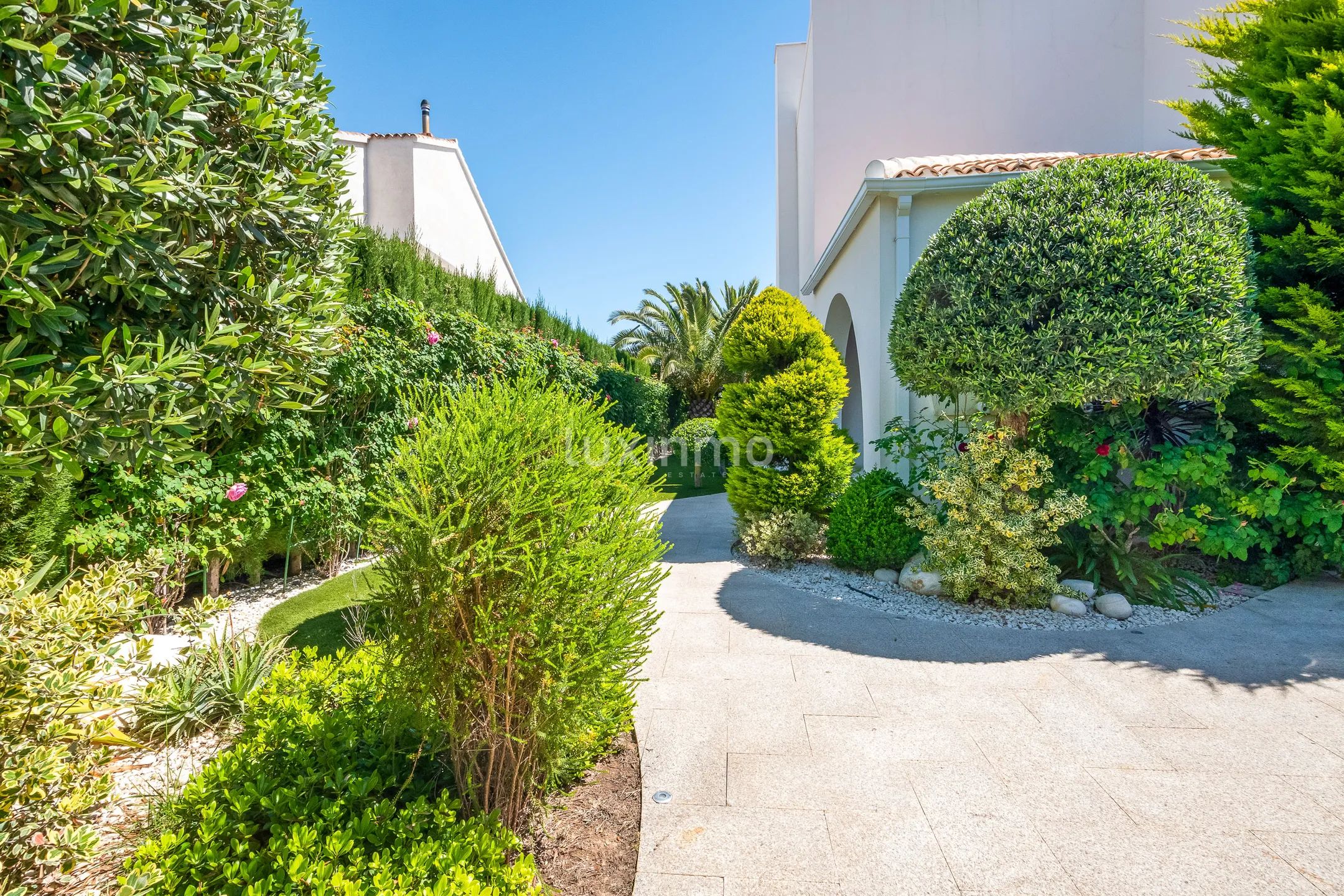 Spectacular front line beach villa in Albir — photo 52