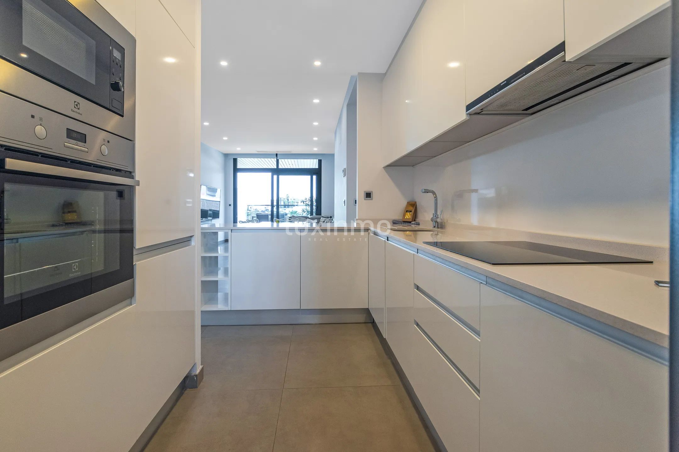 Beautiful 2 bedroom apartment in Sunset Waves for sale — photo 12