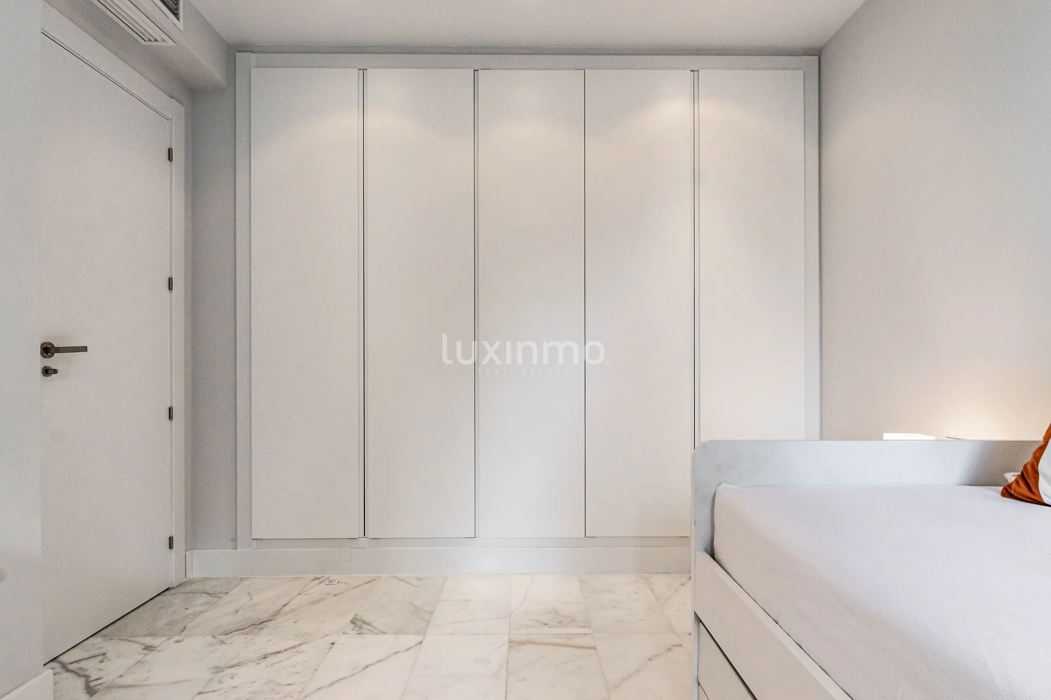 Mediterranean Modern Penthouse with Panoramic Sea Views — photo 21