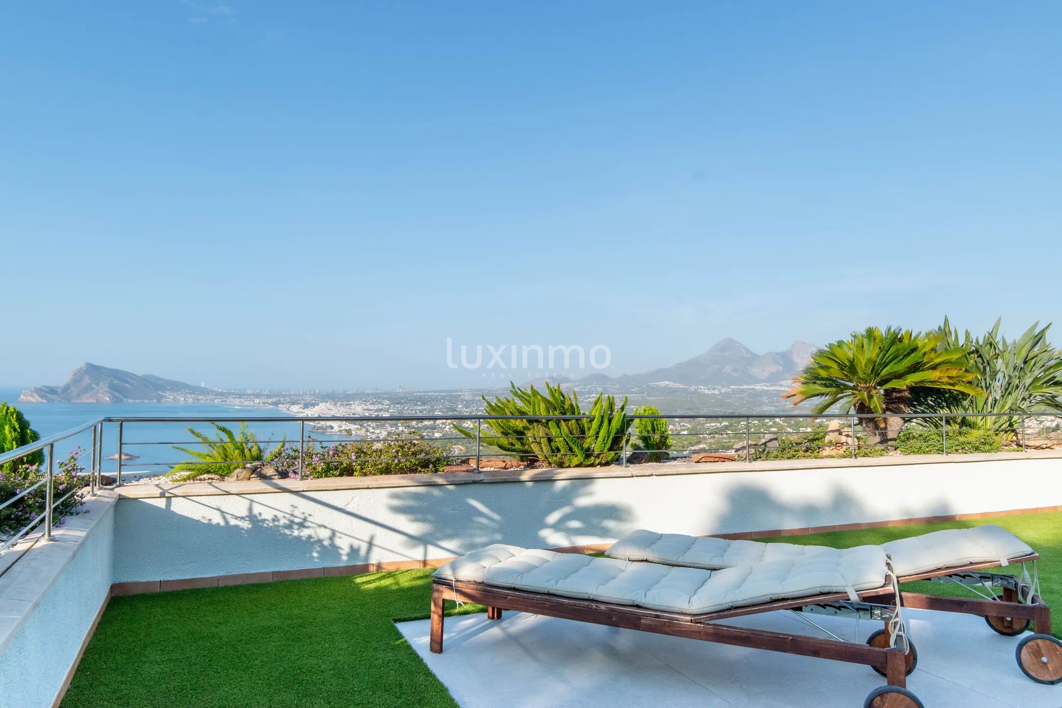 Mediterranean Modern Penthouse with Panoramic Sea Views — photo 7