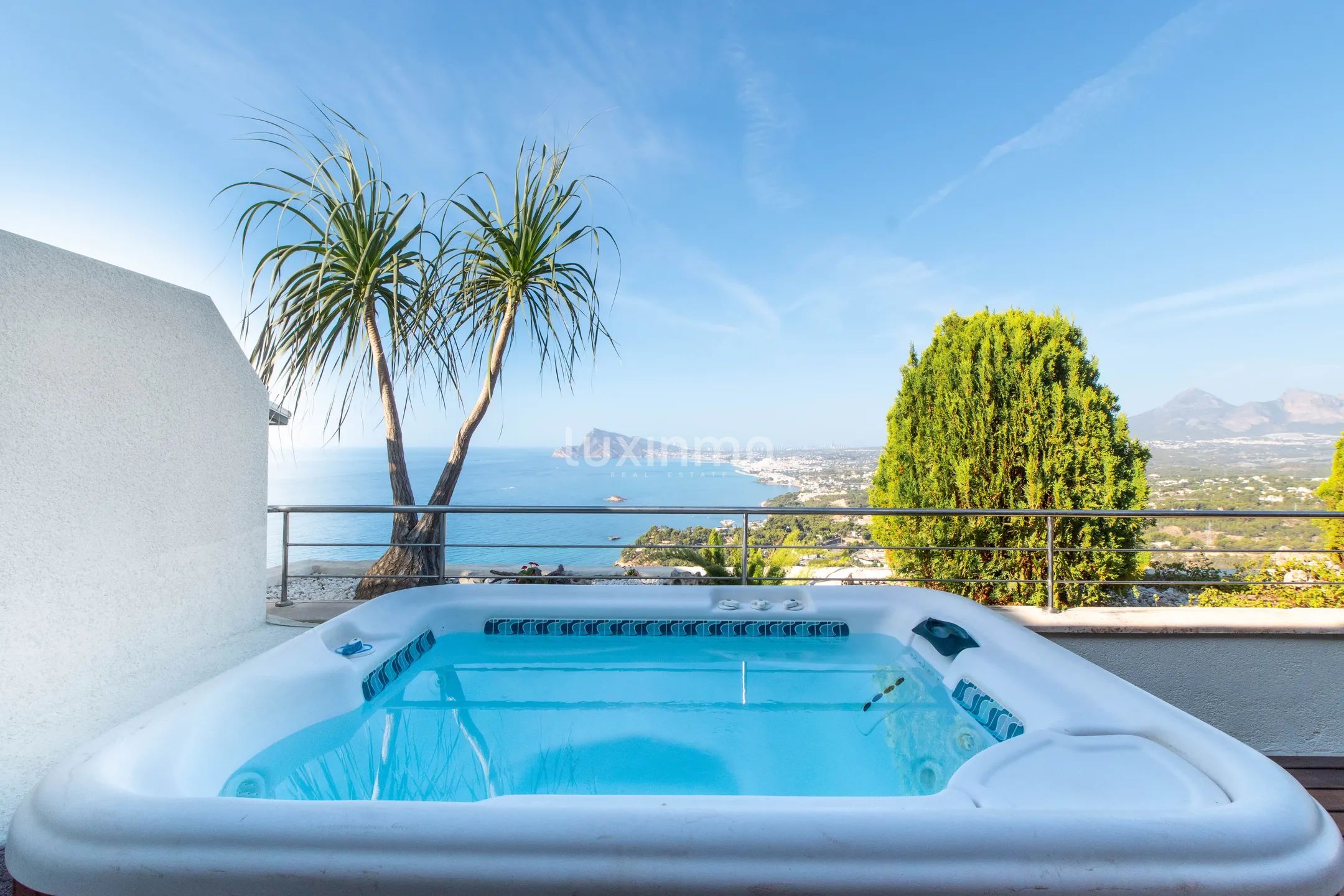 Mediterranean Modern Penthouse with Panoramic Sea Views — photo 4