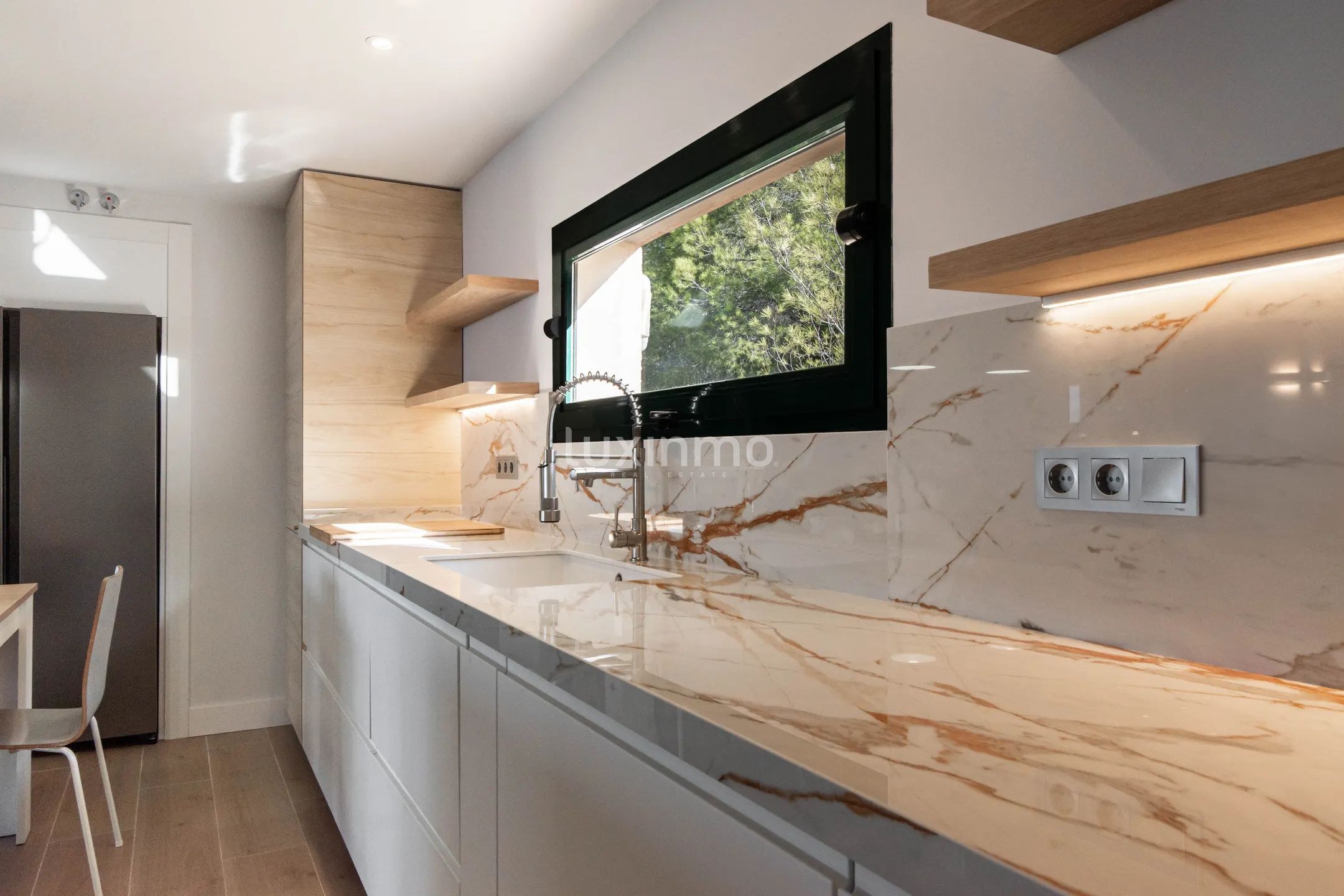 Mediterranean Modern Penthouse with Panoramic Sea Views — photo 12