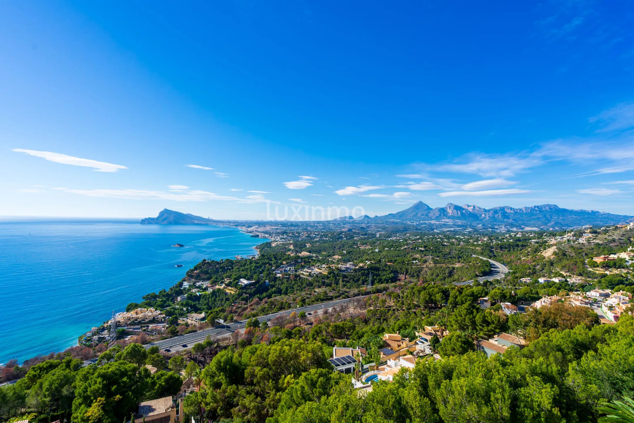 Mediterranean Modern Penthouse with Panoramic Sea Views — photo 38