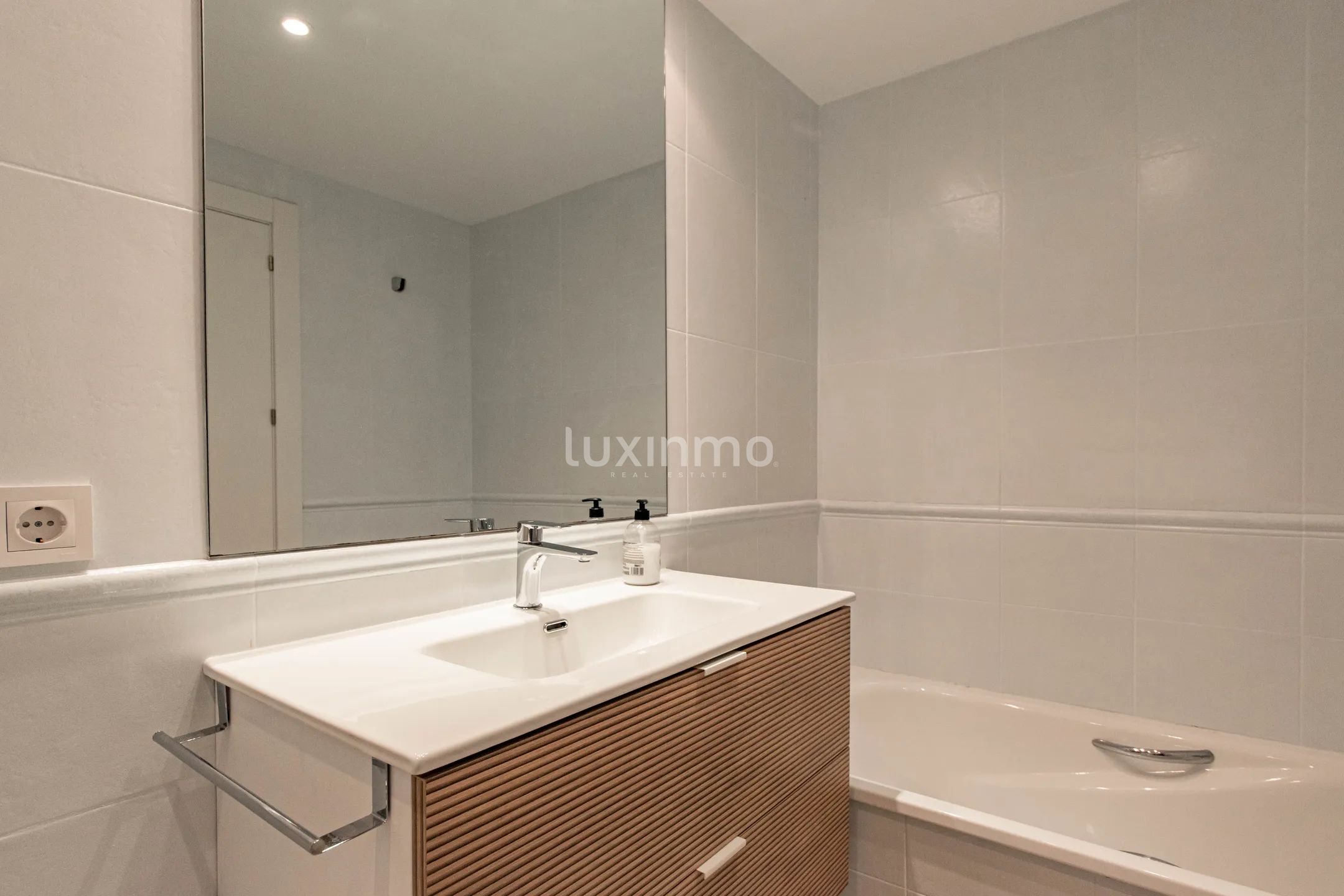 Mediterranean Modern Penthouse with Panoramic Sea Views — photo 24