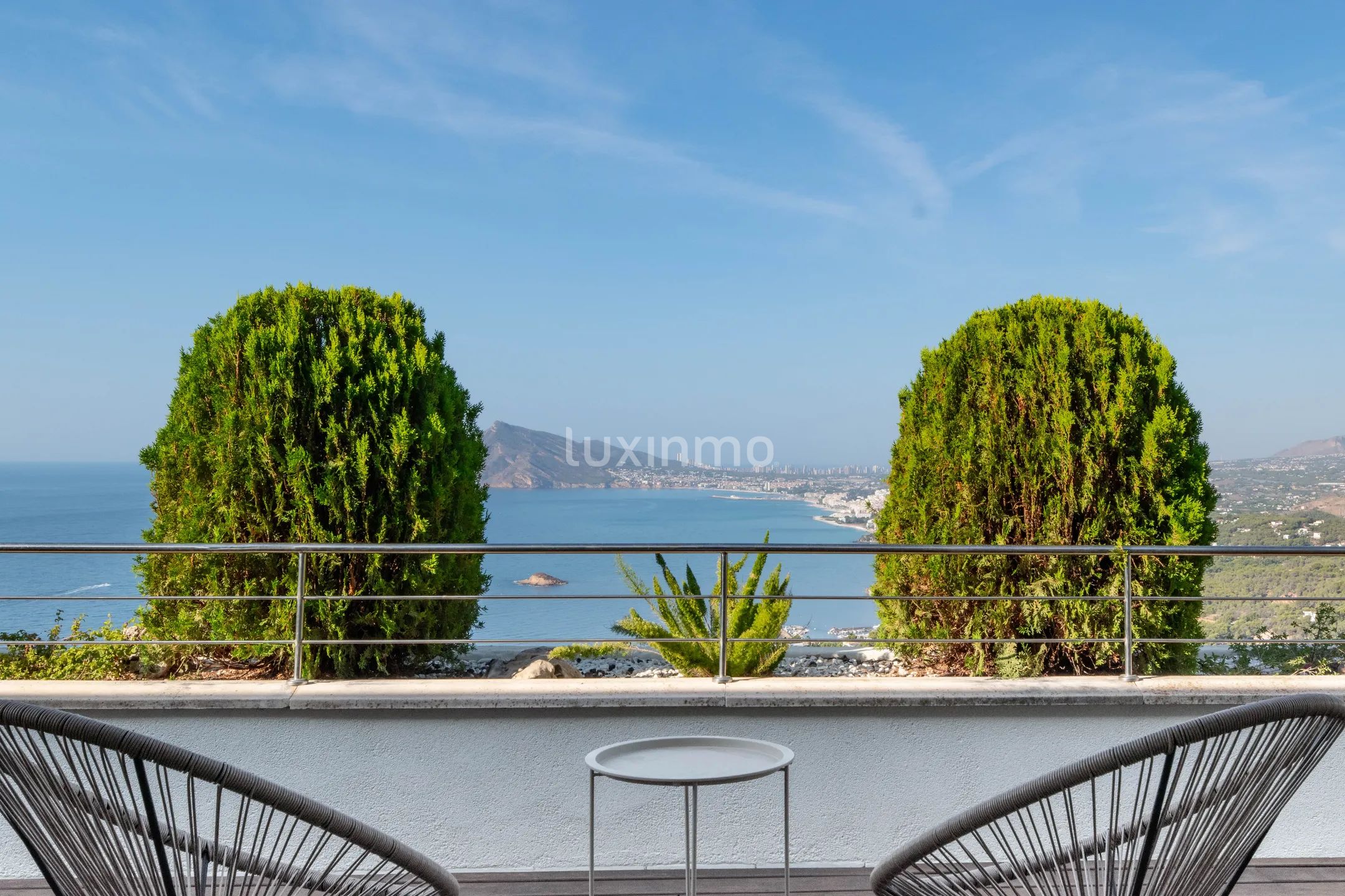 Mediterranean Modern Penthouse with Panoramic Sea Views — photo 2