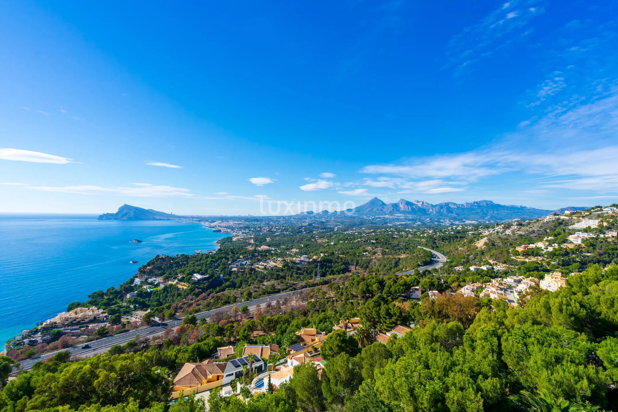Mediterranean Modern Penthouse with Panoramic Sea Views — photo 39