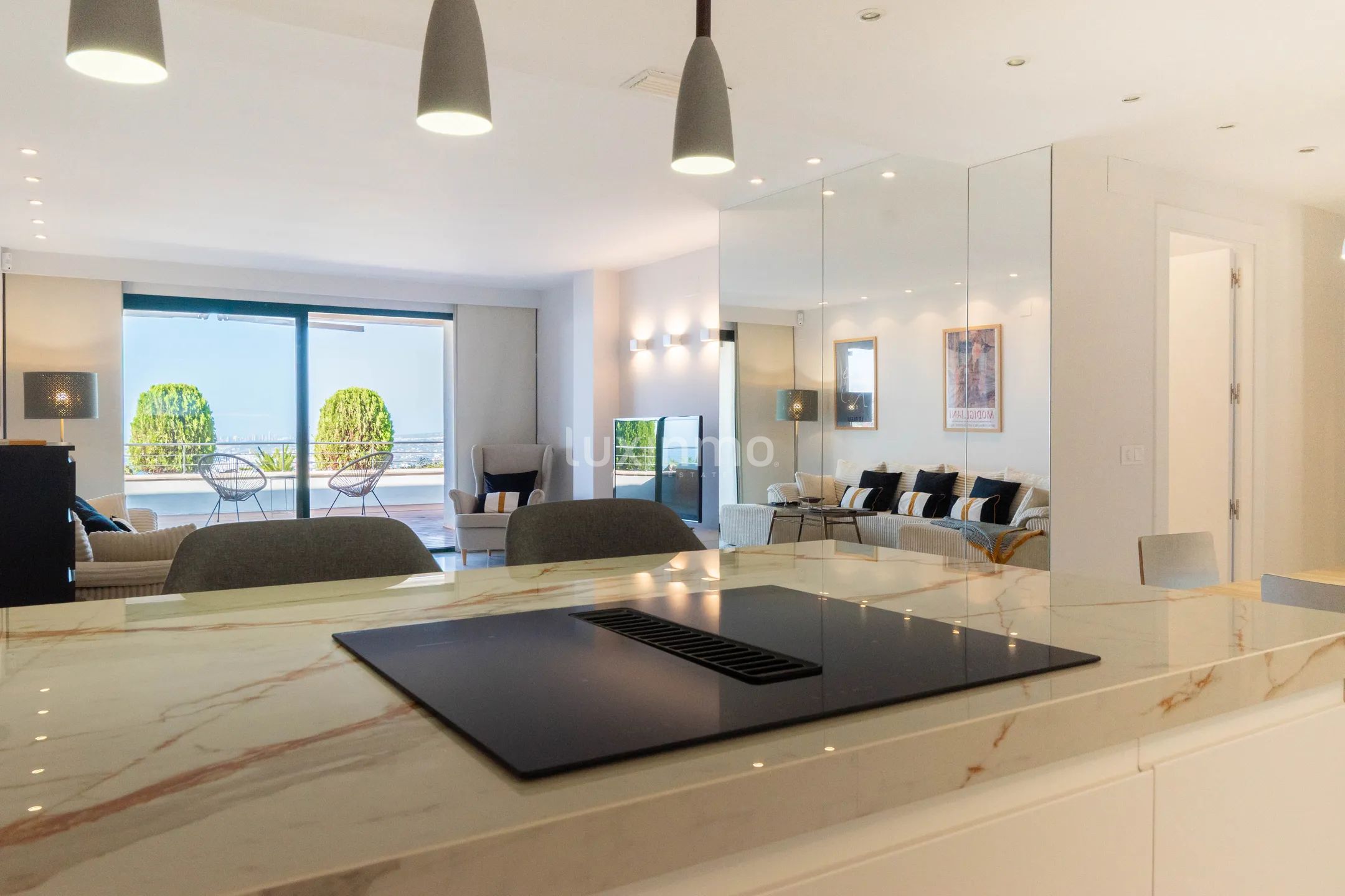 Mediterranean Modern Penthouse with Panoramic Sea Views — photo 11