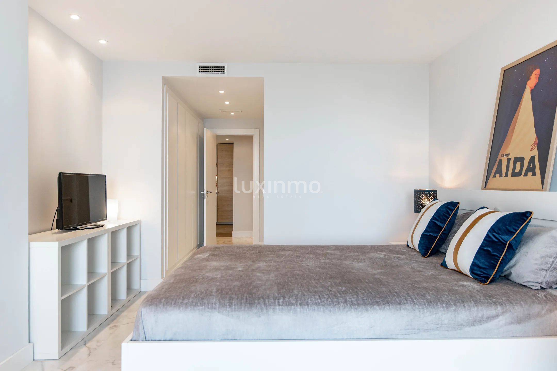 Mediterranean Modern Penthouse with Panoramic Sea Views — photo 18