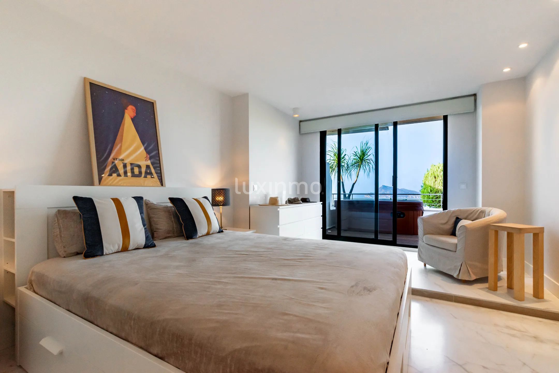 Mediterranean Modern Penthouse with Panoramic Sea Views — photo 17