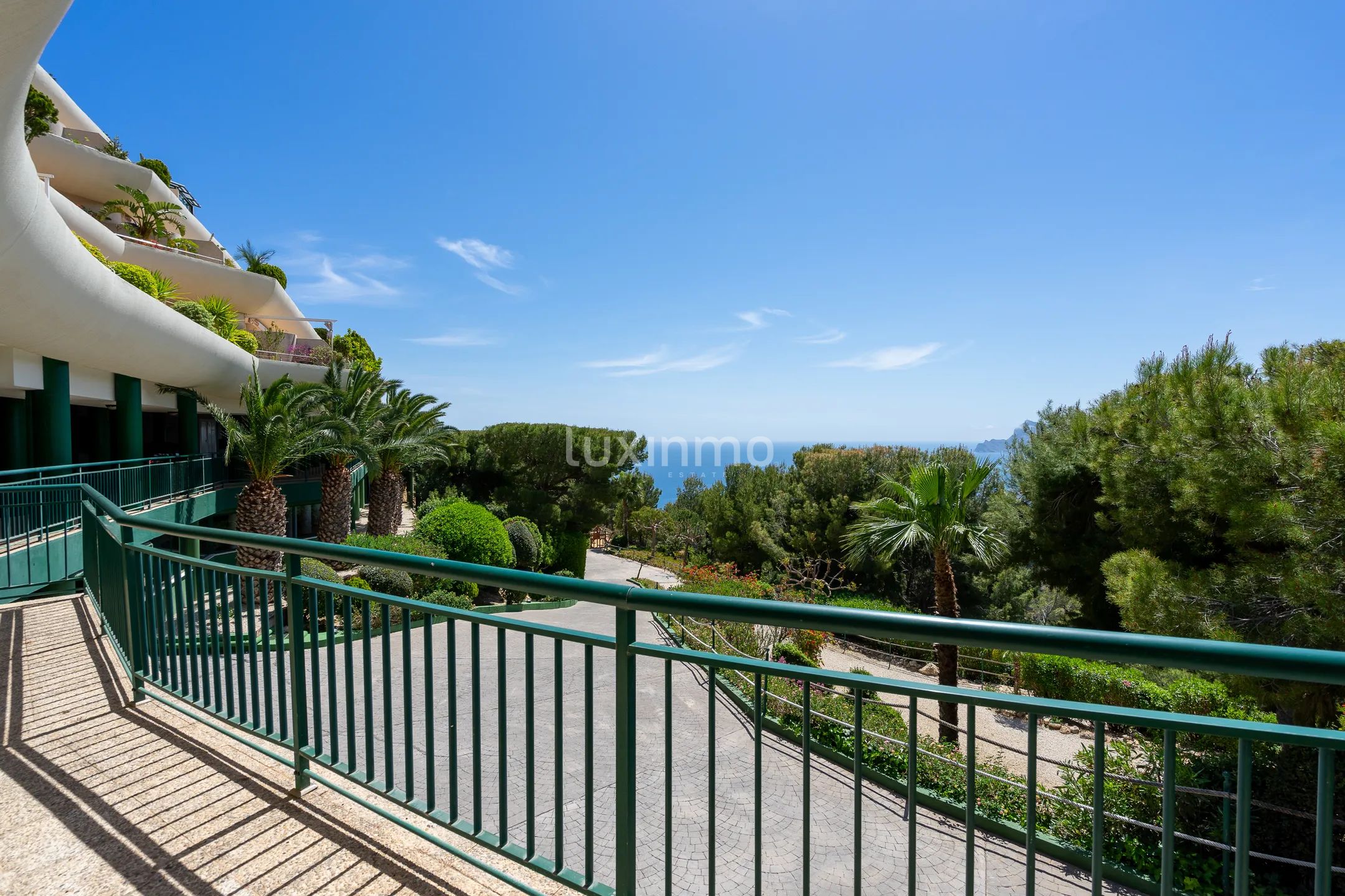 Mediterranean Modern Penthouse with Panoramic Sea Views — photo 30