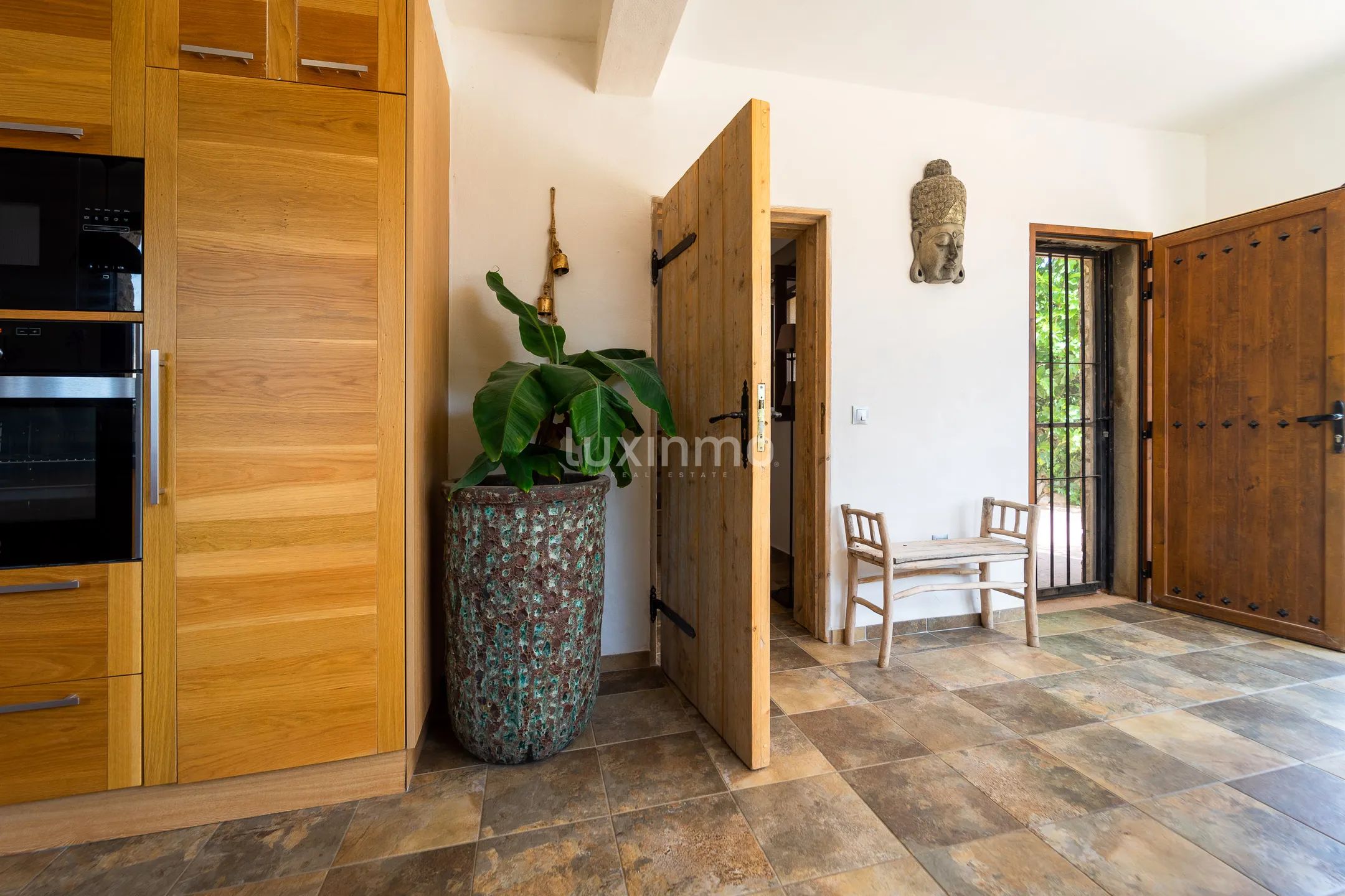 Vakker rustikk enebolig med fjellutsikt og nær elven — photo 41