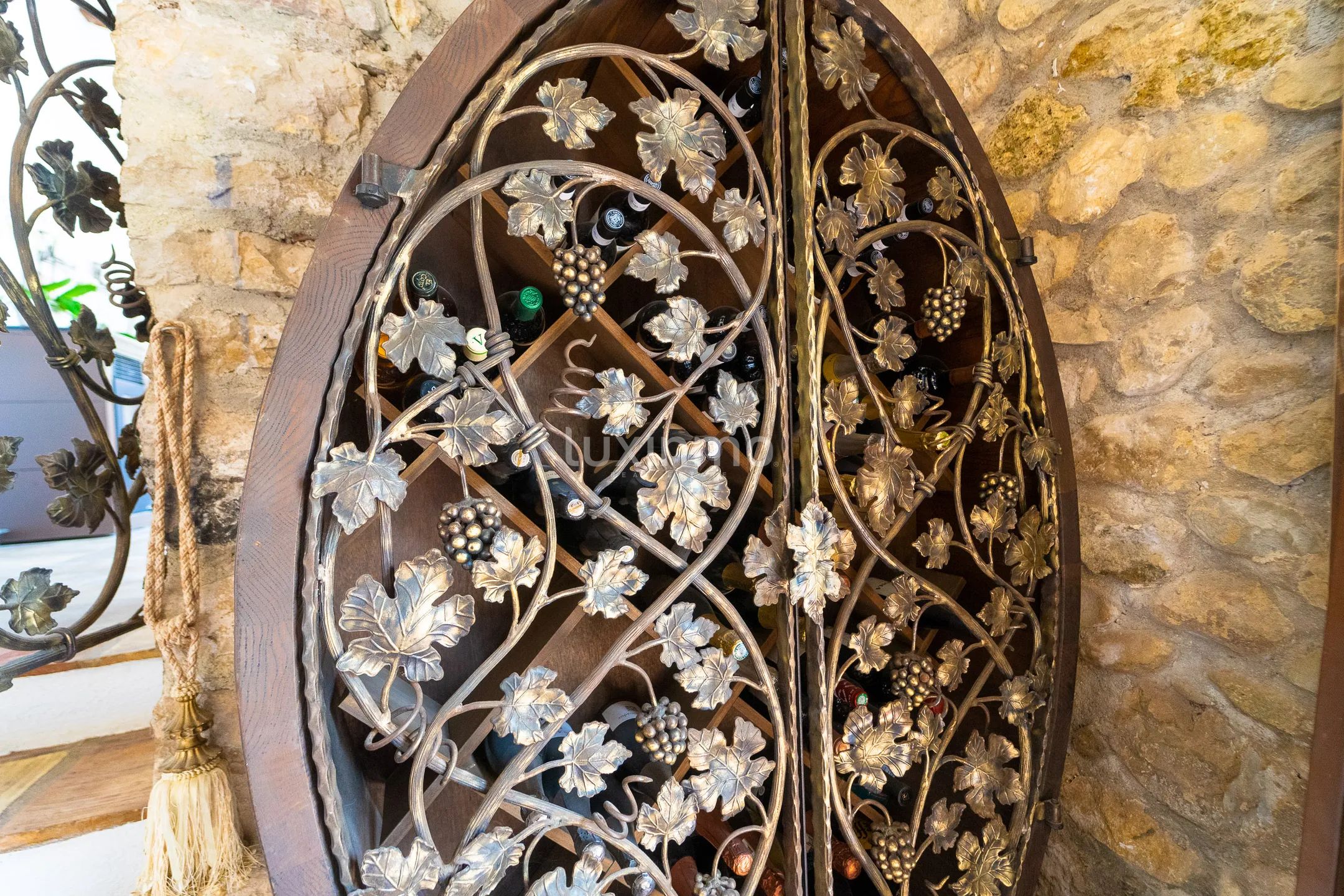 Vakker rustikk enebolig med fjellutsikt og nær elven — photo 34