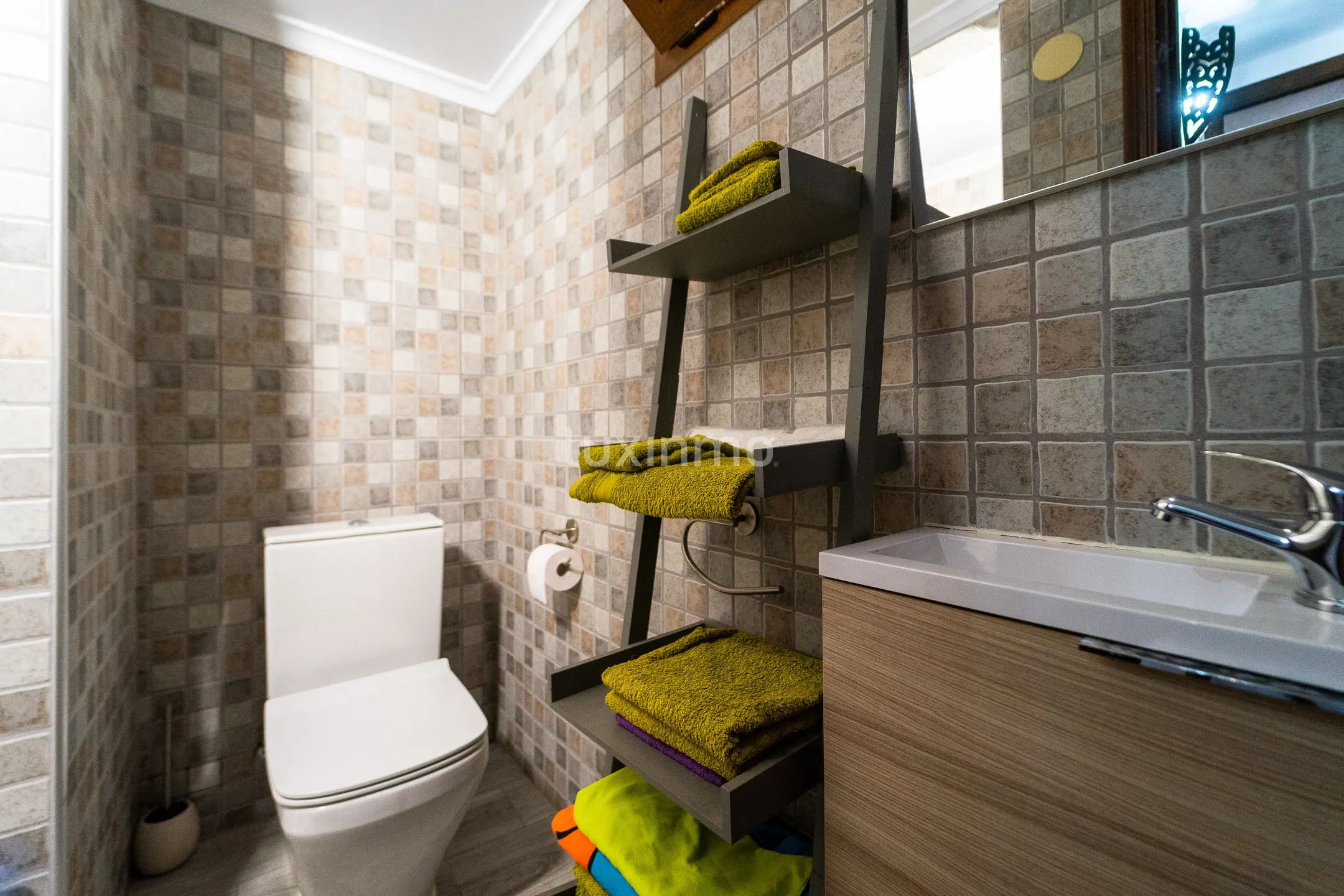 Vakker rustikk enebolig med fjellutsikt og nær elven — photo 31