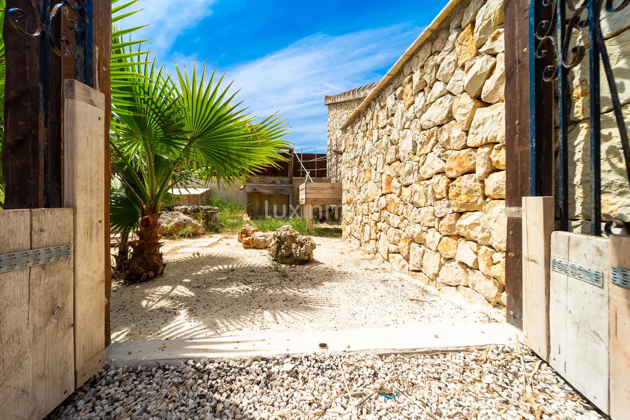 Vakker rustikk enebolig med fjellutsikt og nær elven — photo 57