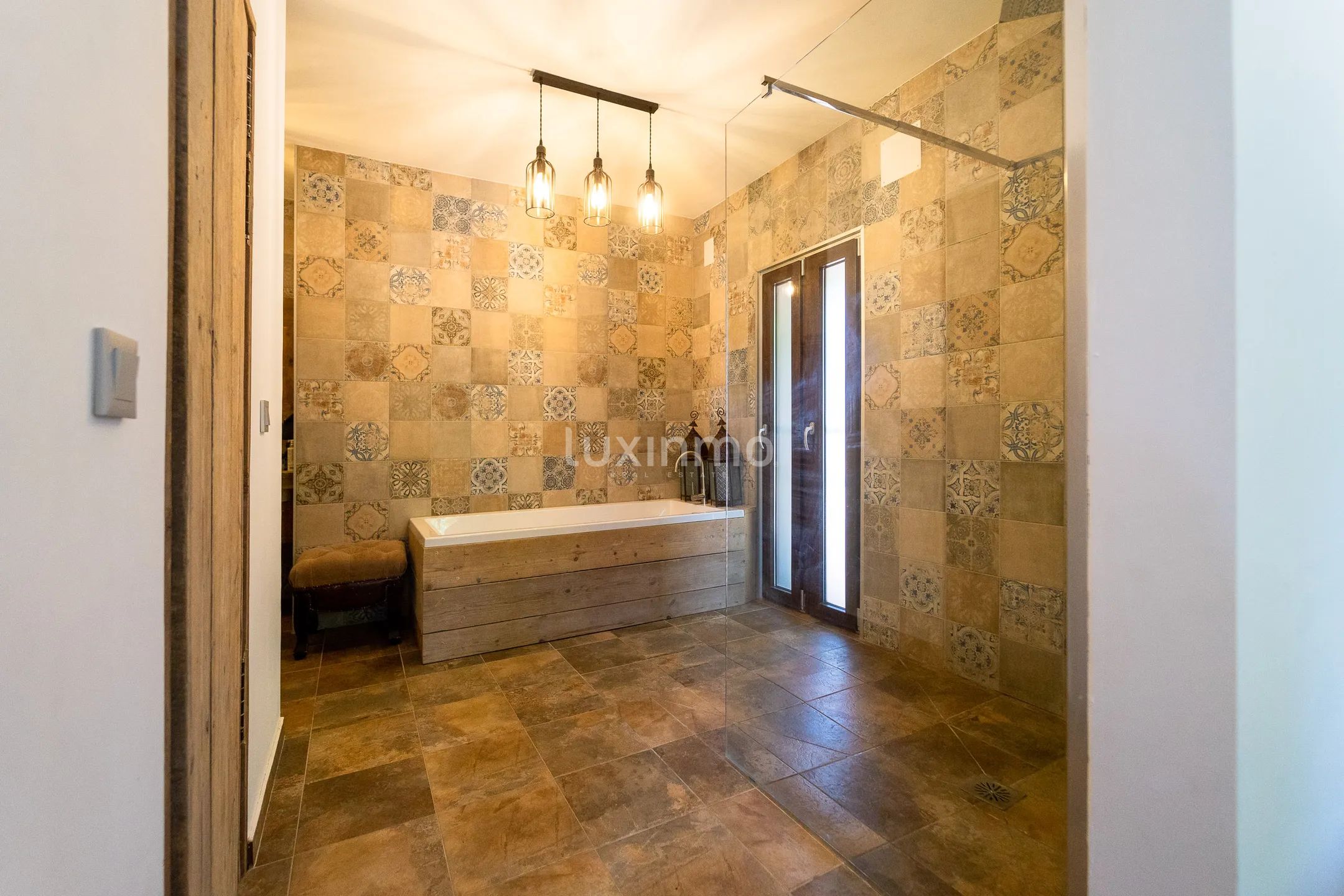 Vakker rustikk enebolig med fjellutsikt og nær elven — photo 44