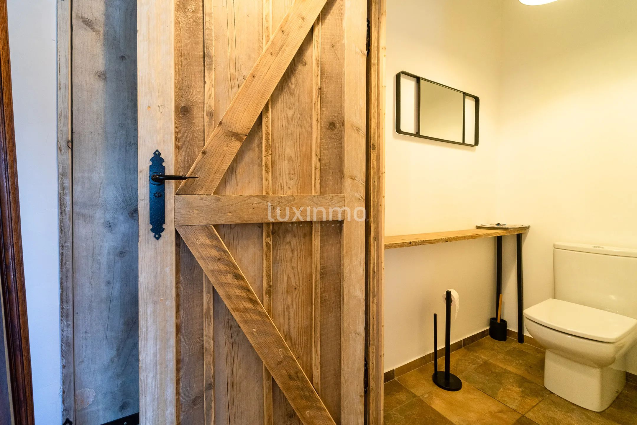 Vakker rustikk enebolig med fjellutsikt og nær elven — photo 35