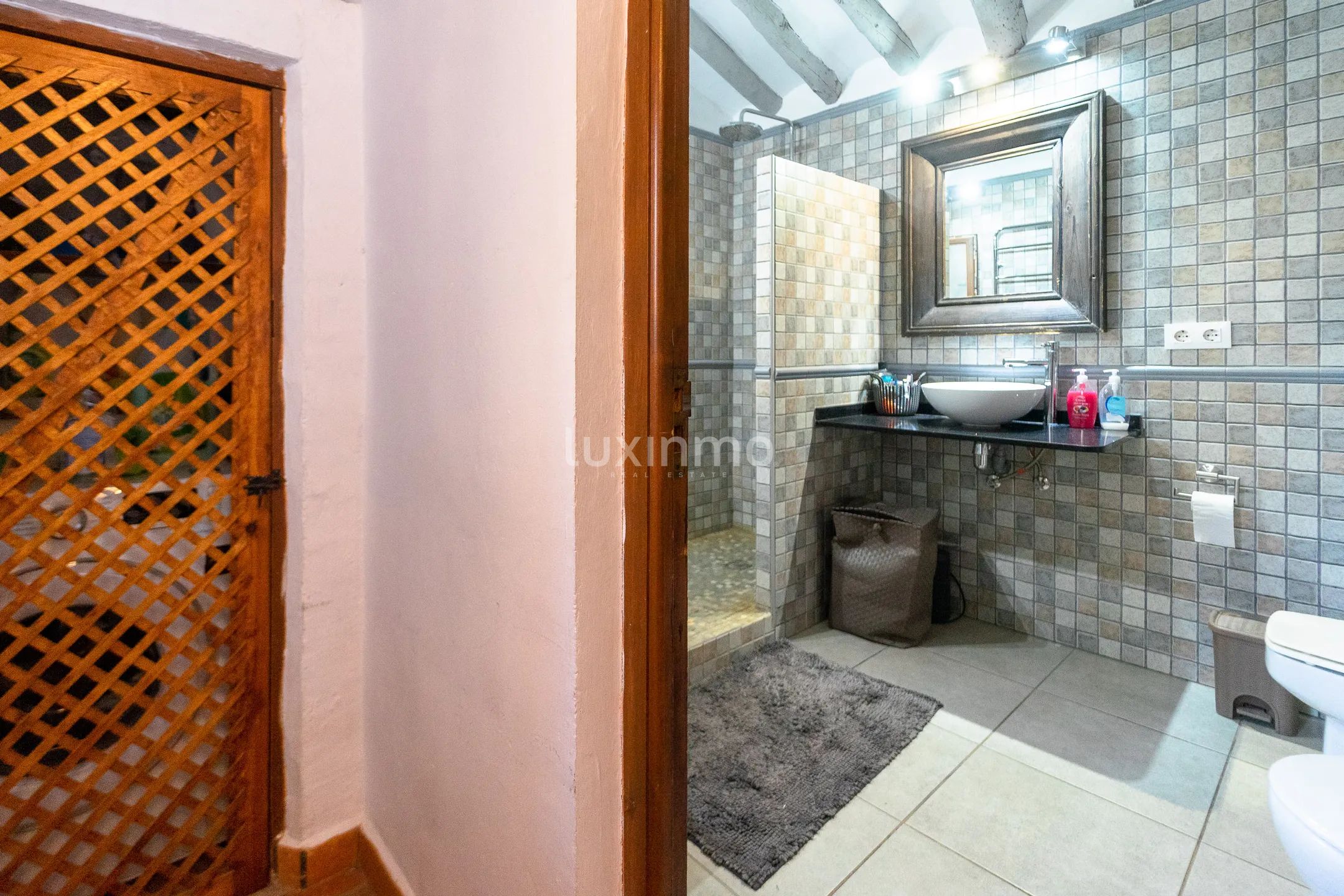 Preciosa casa independiente rústica con vistas a la montaña y cerca del río — photo 14