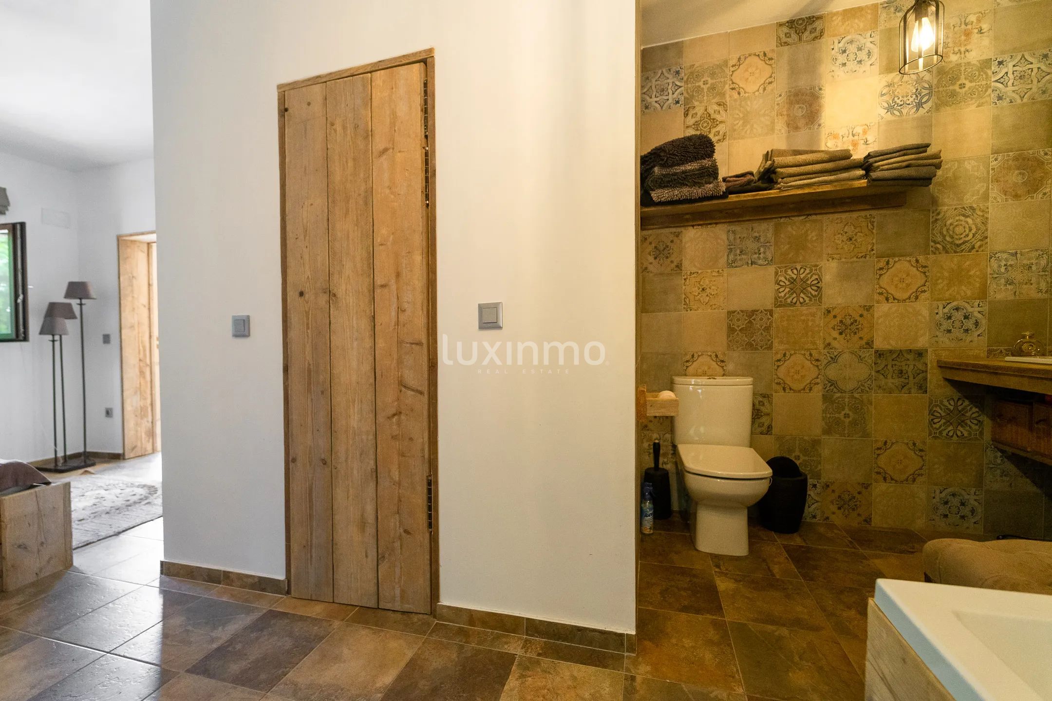 Vakker rustikk enebolig med fjellutsikt og nær elven — photo 45