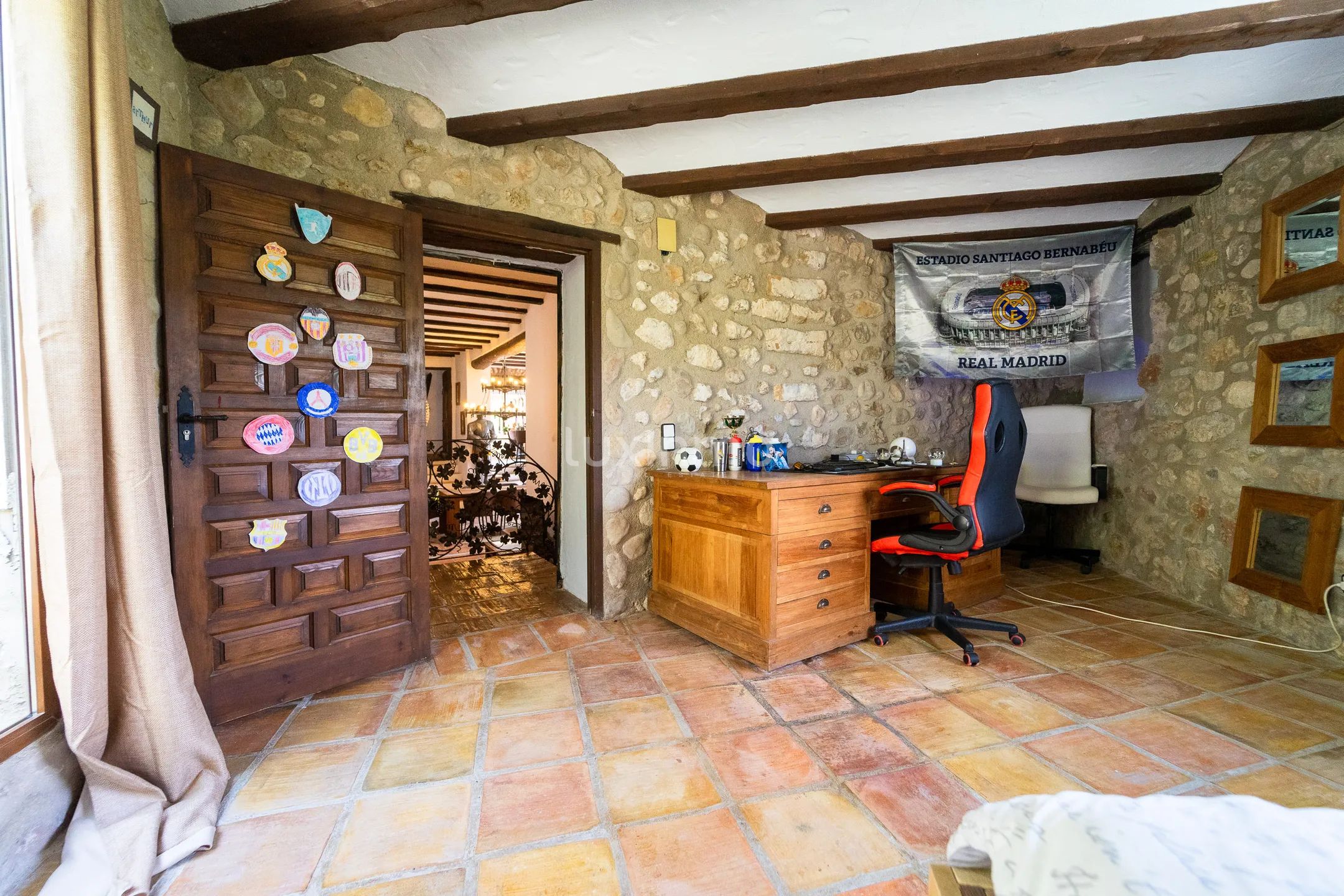 Vakker rustikk enebolig med fjellutsikt og nær elven — photo 28