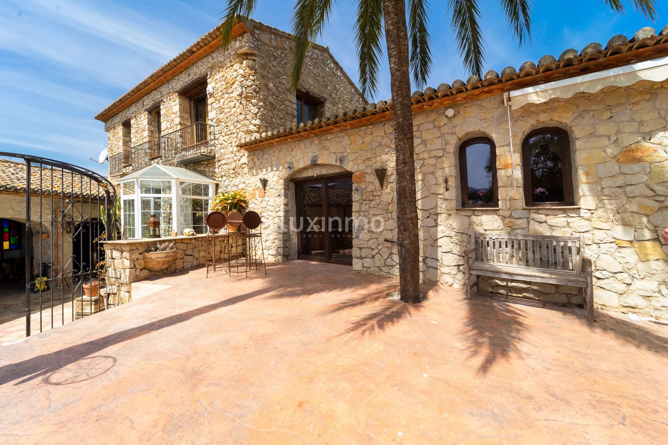 Vakker rustikk enebolig med fjellutsikt og nær elven — photo 61