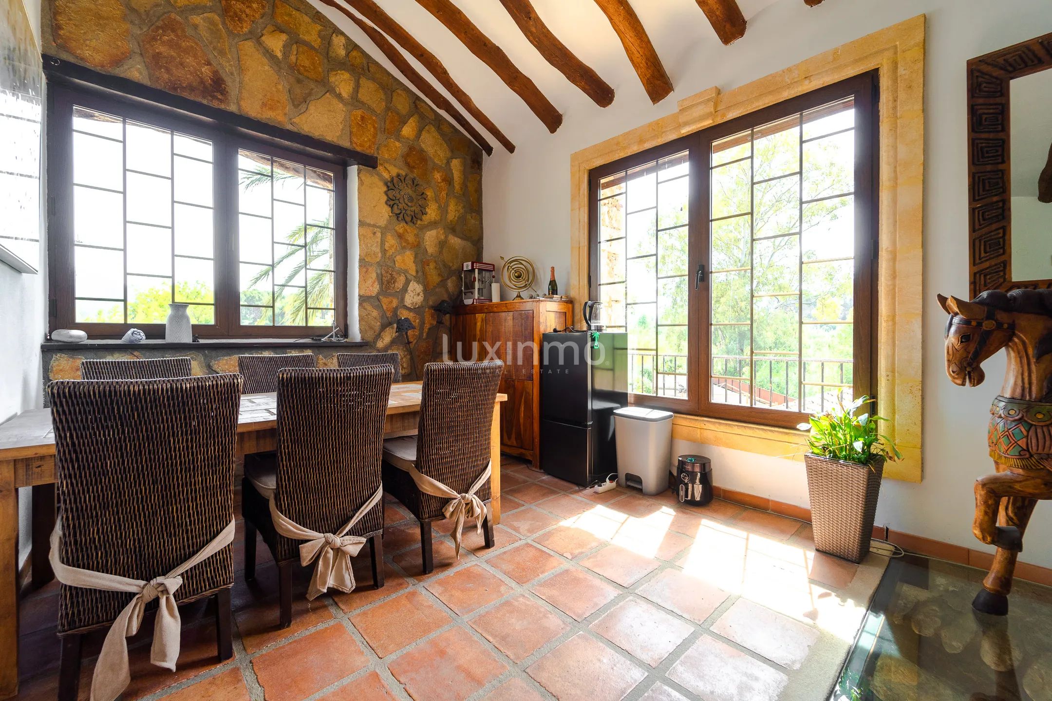 Vakker rustikk enebolig med fjellutsikt og nær elven — photo 9