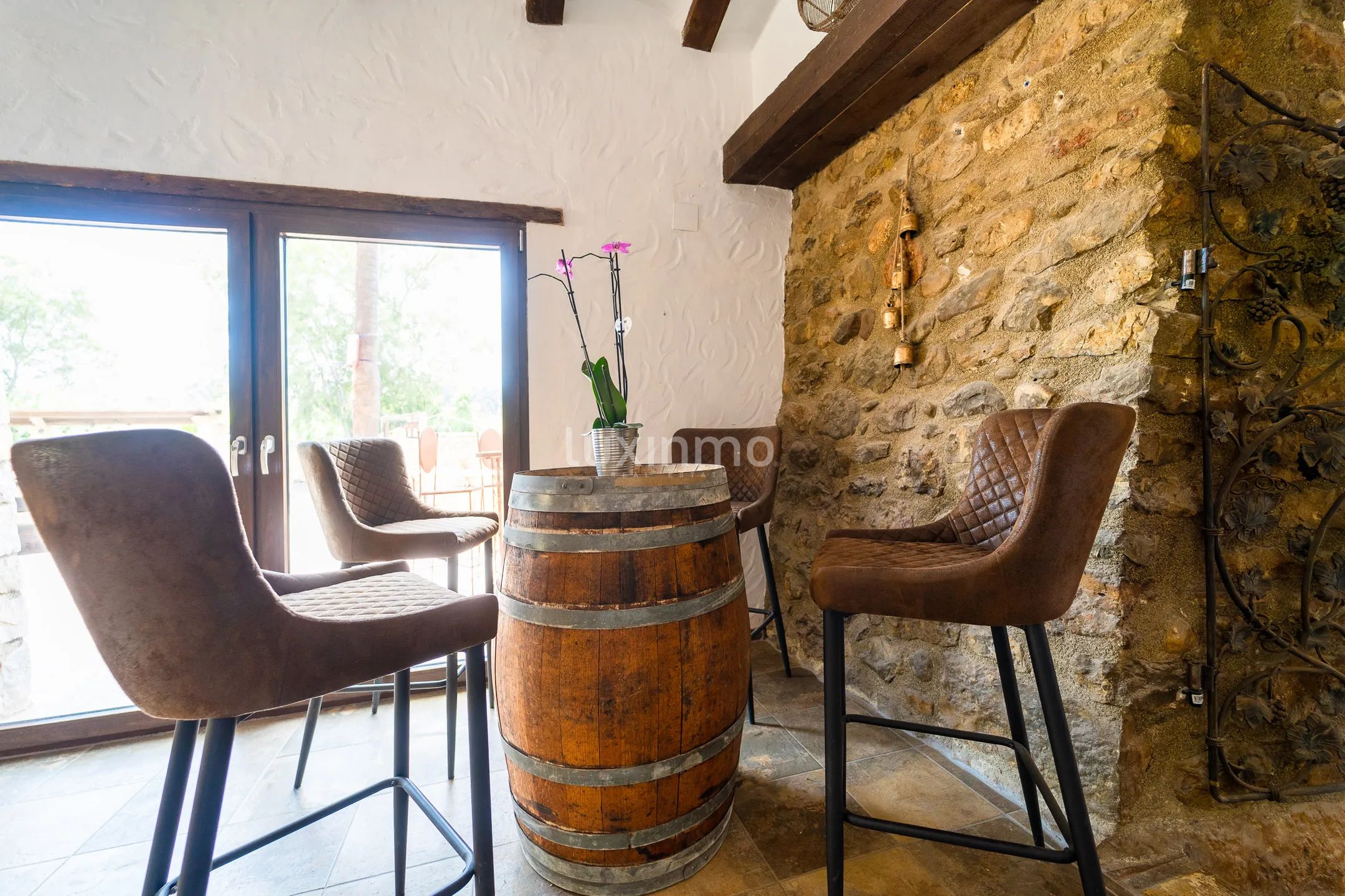 Vakker rustikk enebolig med fjellutsikt og nær elven — photo 36