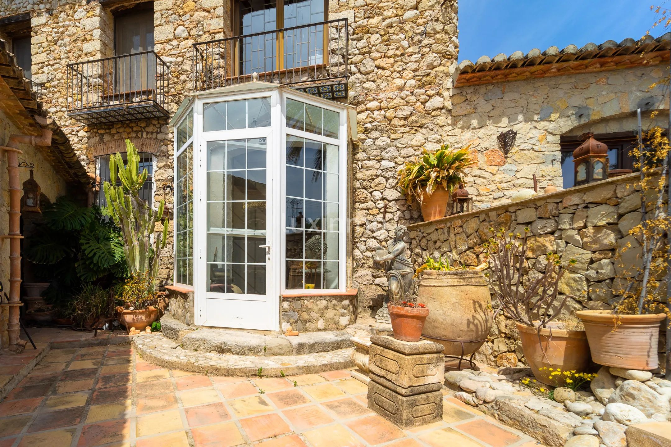 Vakker rustikk enebolig med fjellutsikt og nær elven — photo 64