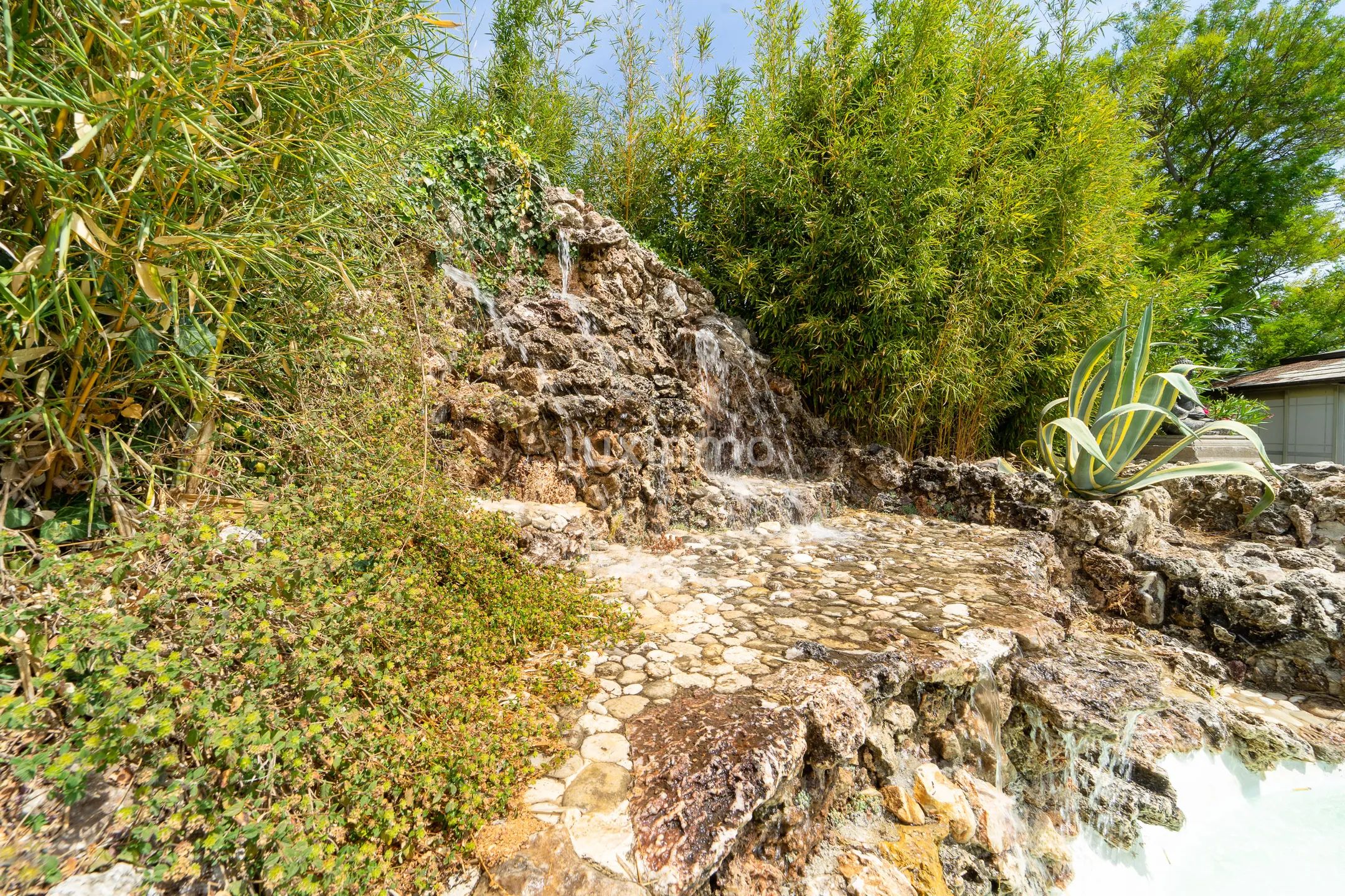 Vakker rustikk enebolig med fjellutsikt og nær elven — photo 71