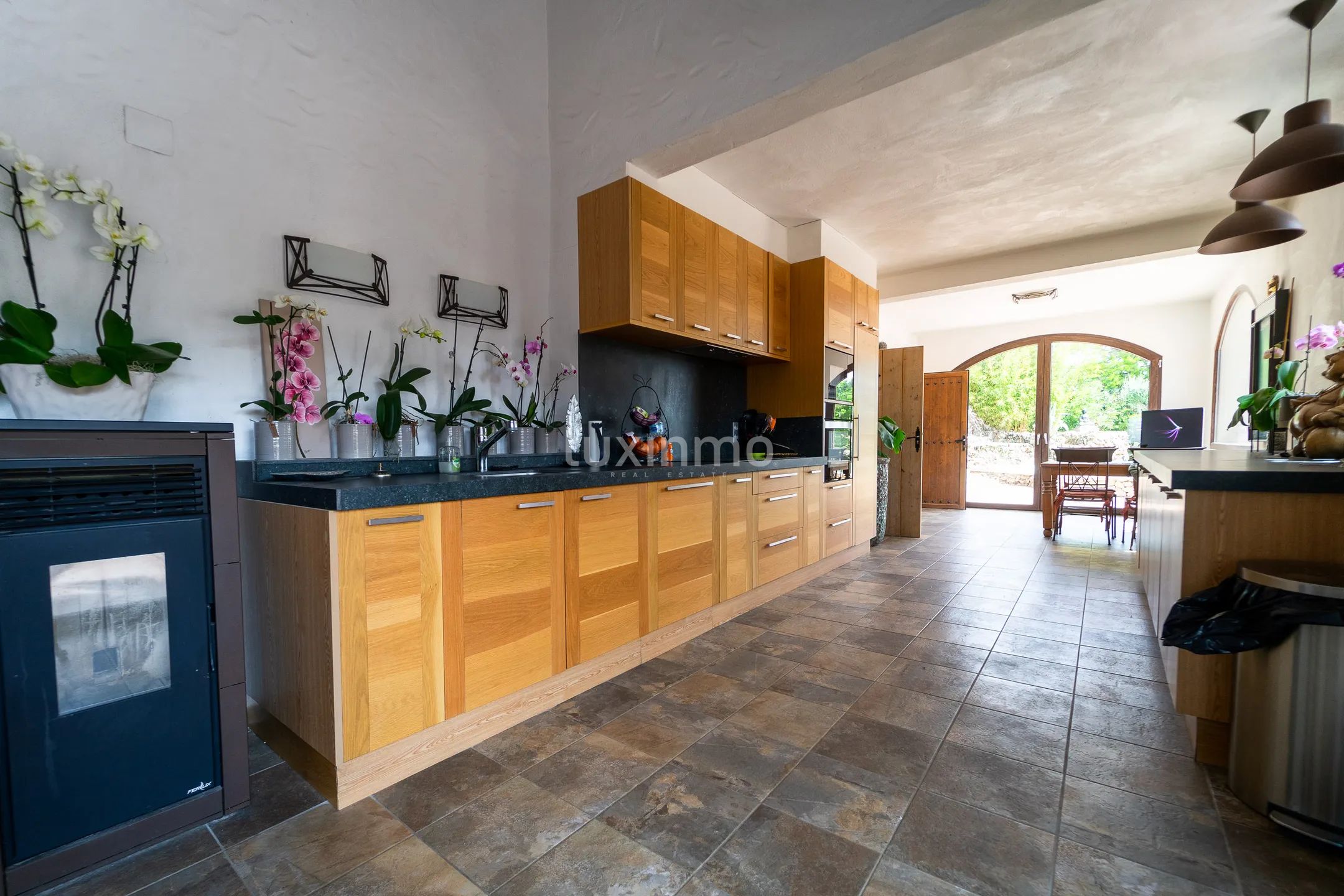 Vakker rustikk enebolig med fjellutsikt og nær elven — photo 38