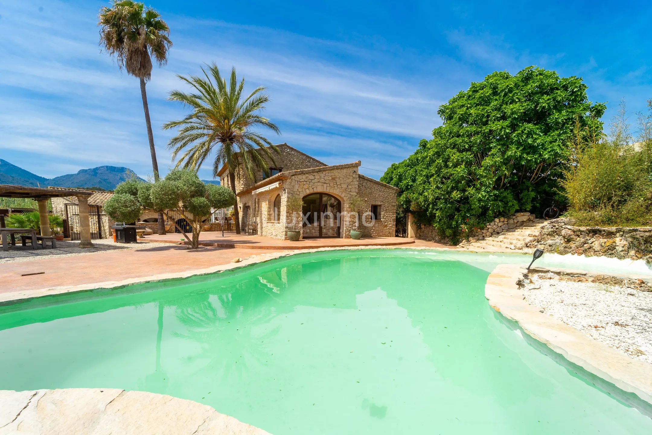 Preciosa casa independiente rústica con vistas a la montaña y cerca del río — photo 1