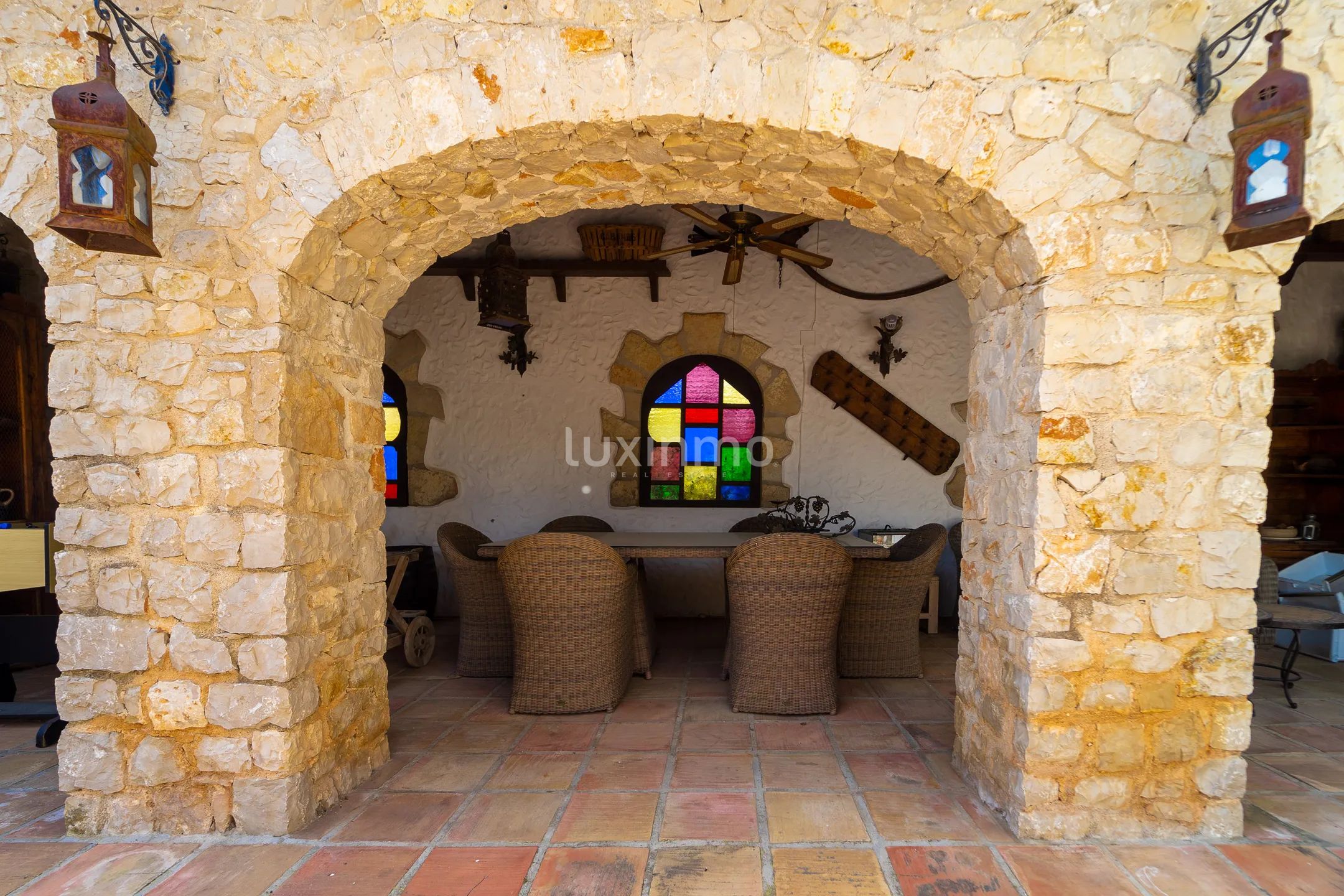 Vakker rustikk enebolig med fjellutsikt og nær elven — photo 63