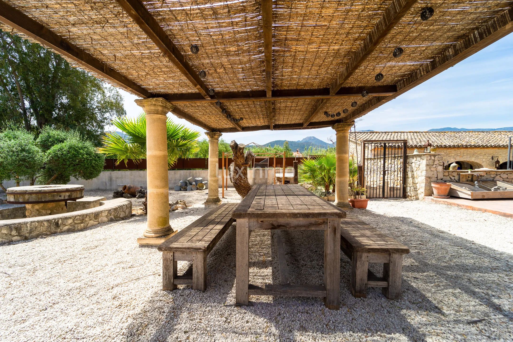 Vakker rustikk enebolig med fjellutsikt og nær elven — photo 56