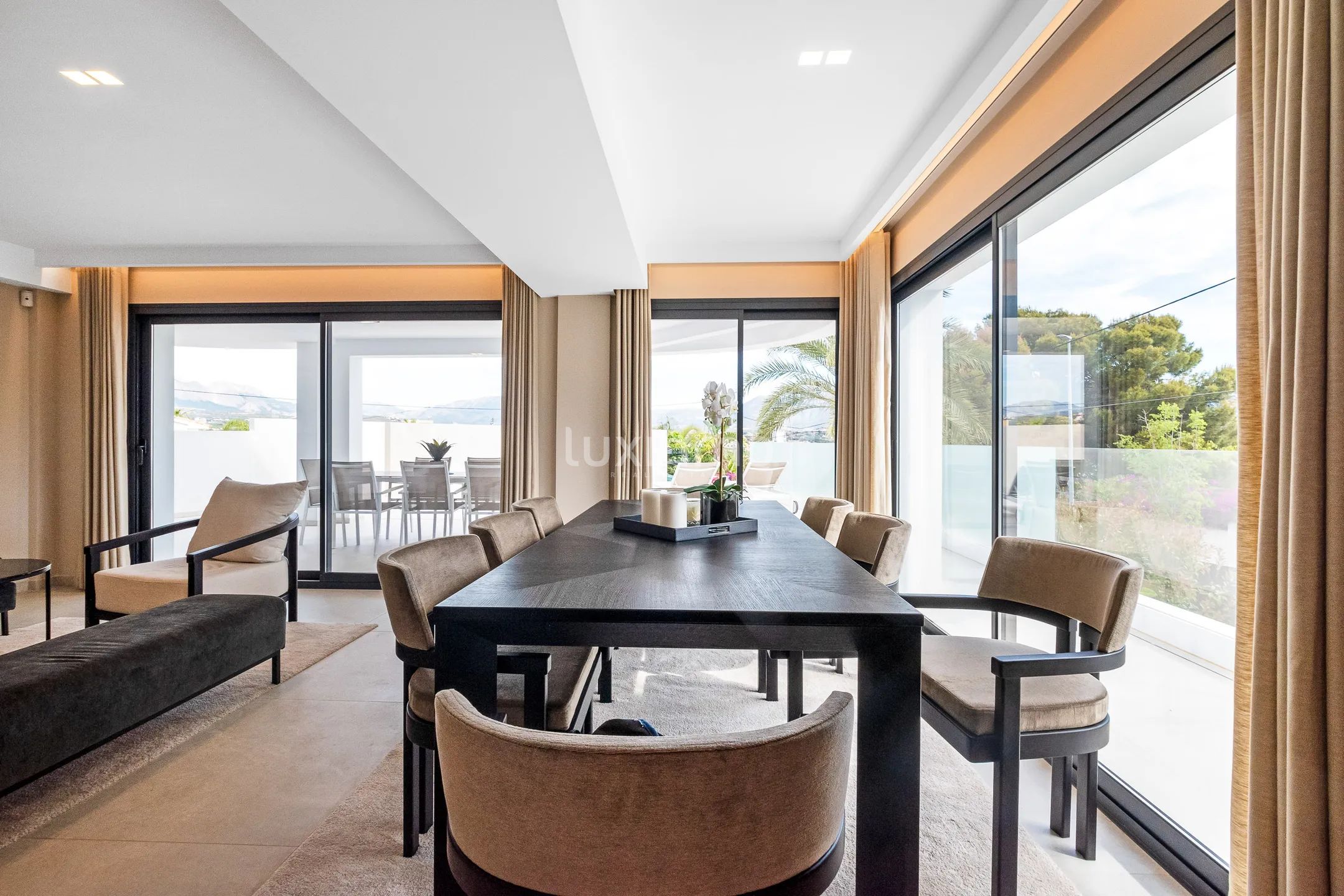 Beautiful luxury villa with sea views for sale in Albir — photo 25