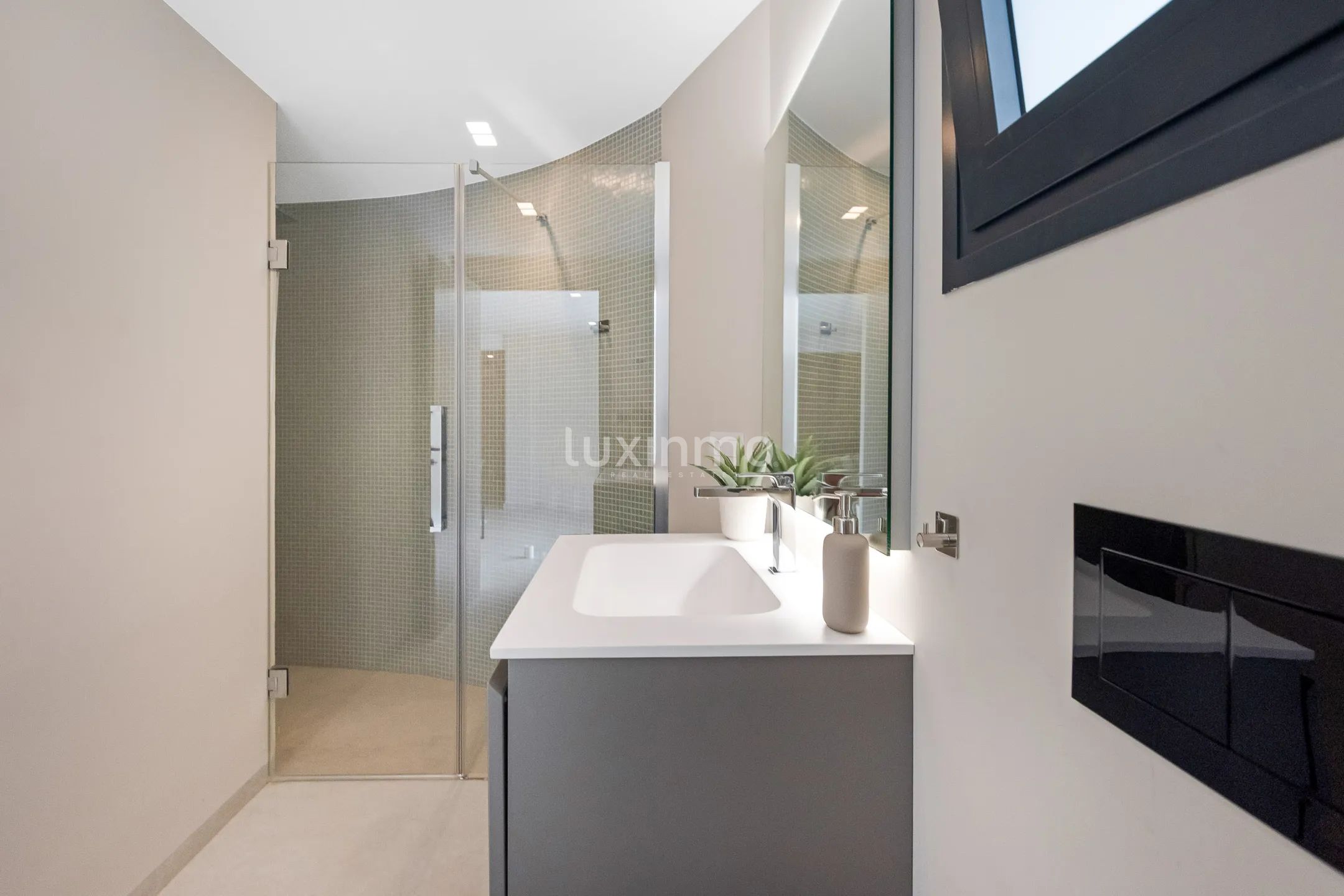 Beautiful luxury villa with sea views for sale in Albir — photo 39