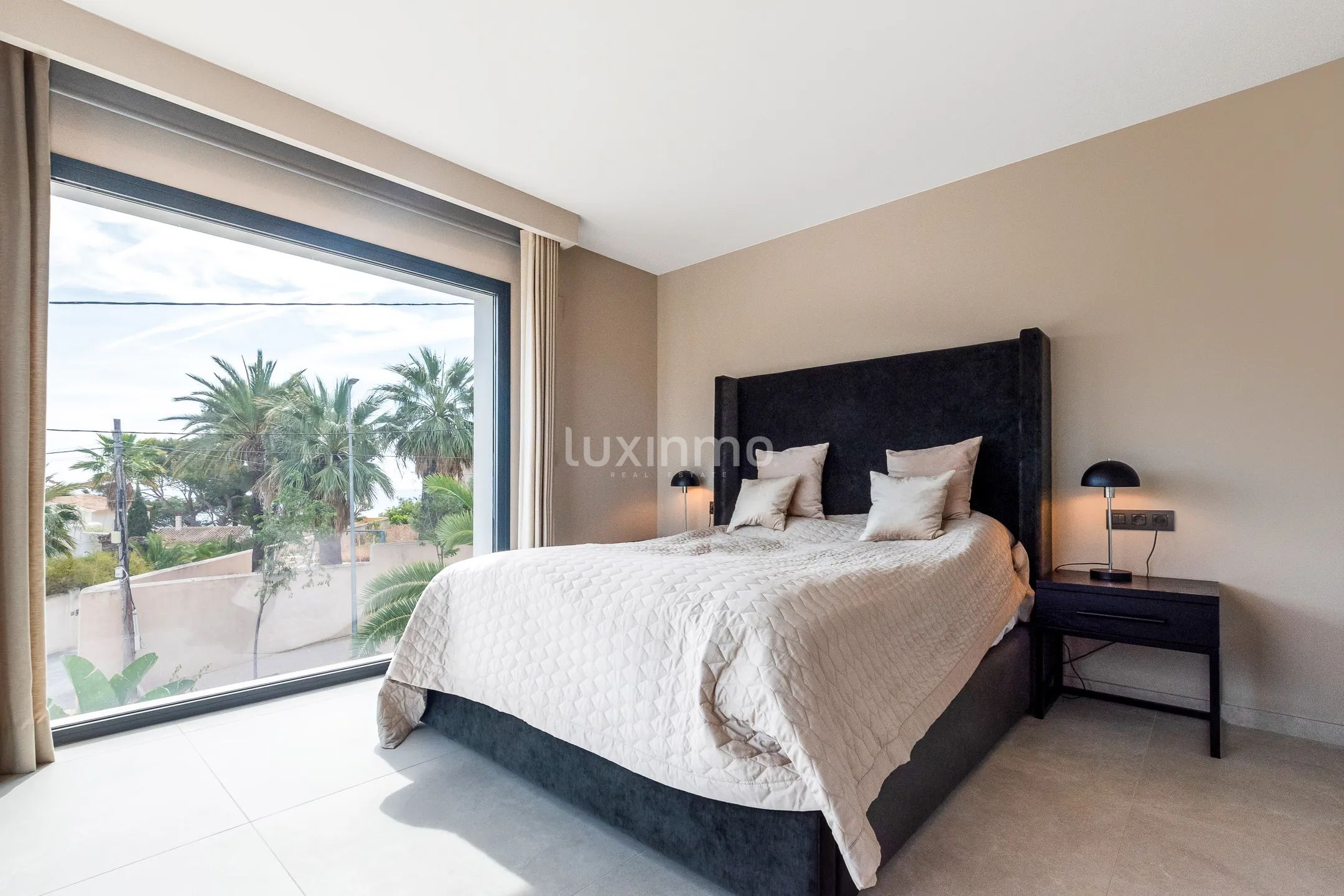 Beautiful luxury villa with sea views for sale in Albir — photo 16